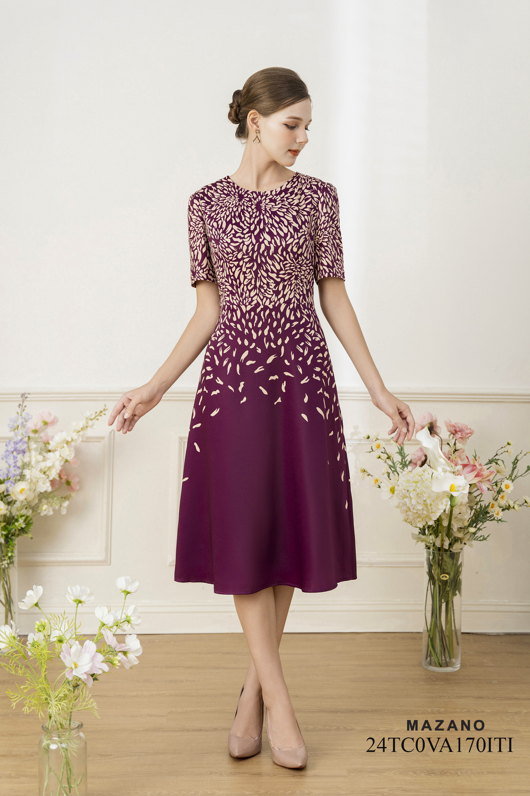 Váy Đầm ôm Hoạ tiết hoa in bố cục cách điệu Cổ tròn Tay ngắn Dài qua bắp chân