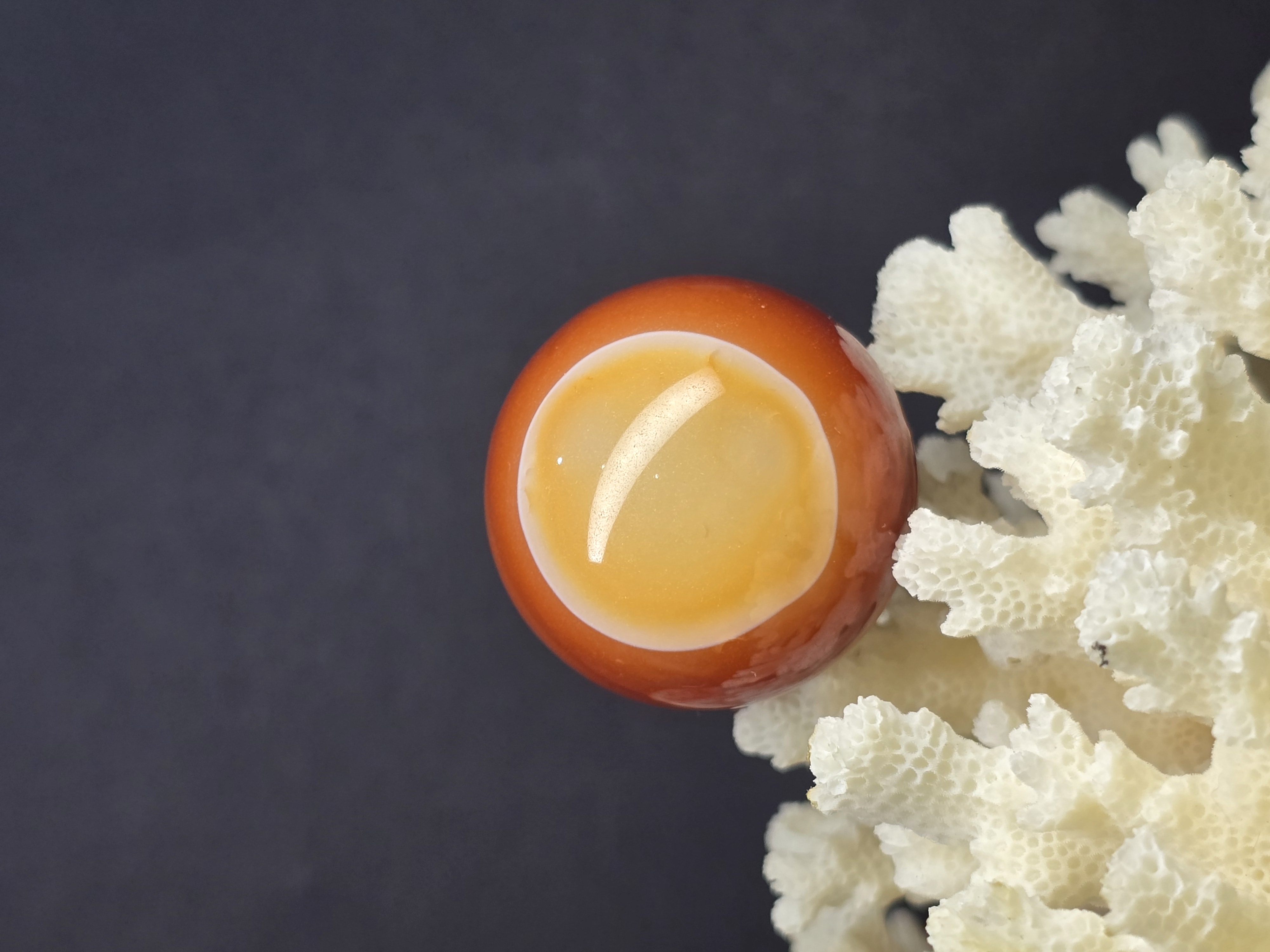 Bi Cầu Mini (~3CM) Mã Não Vân Cam - Mã Não Carnelian (tặng kèm đế thủy tinh)