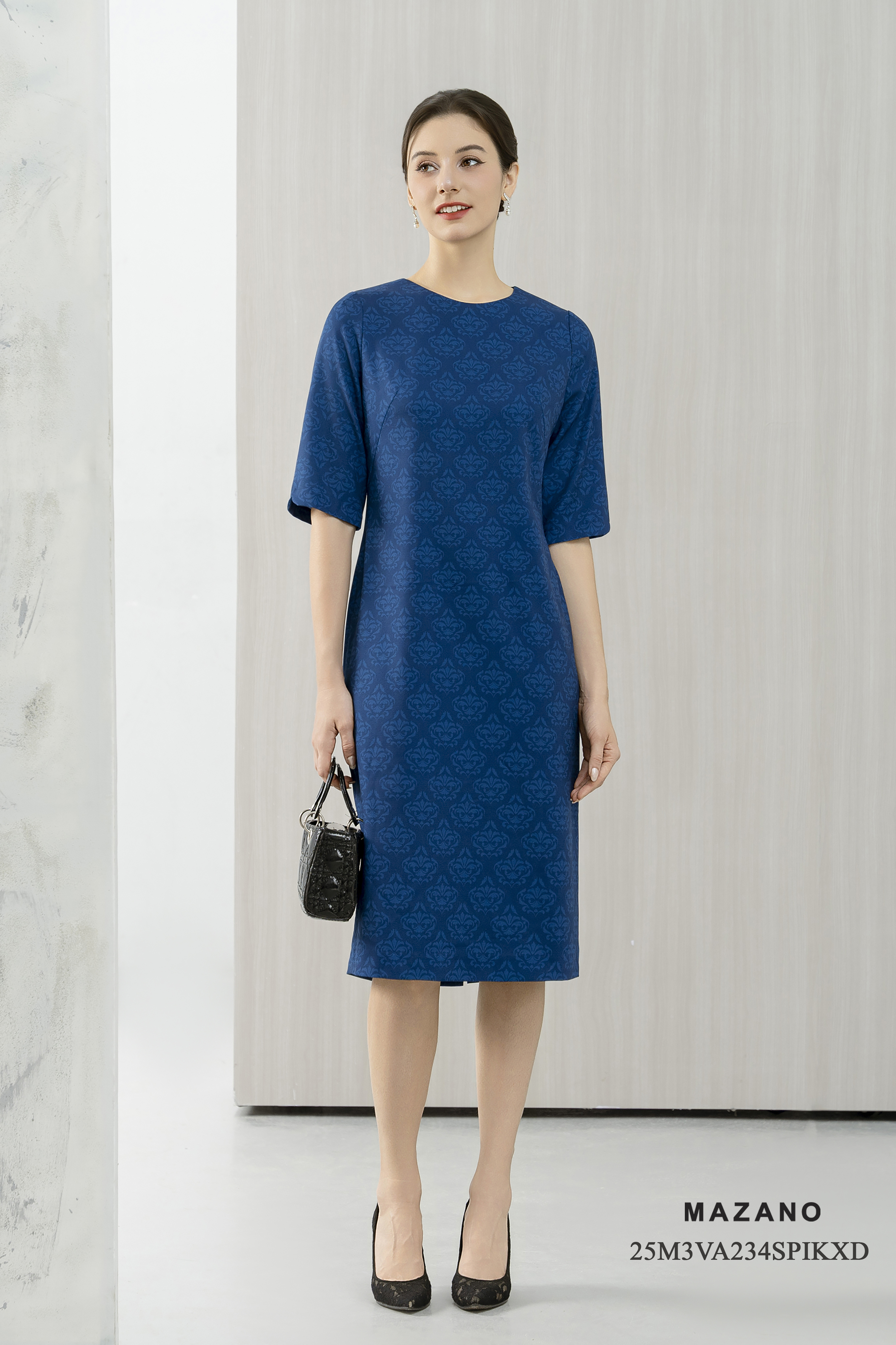 Váy Đầm suông gọn  Vải thô hoạ tiết chìm   Cổ tròn  Tay lỡ Dài tới bắp