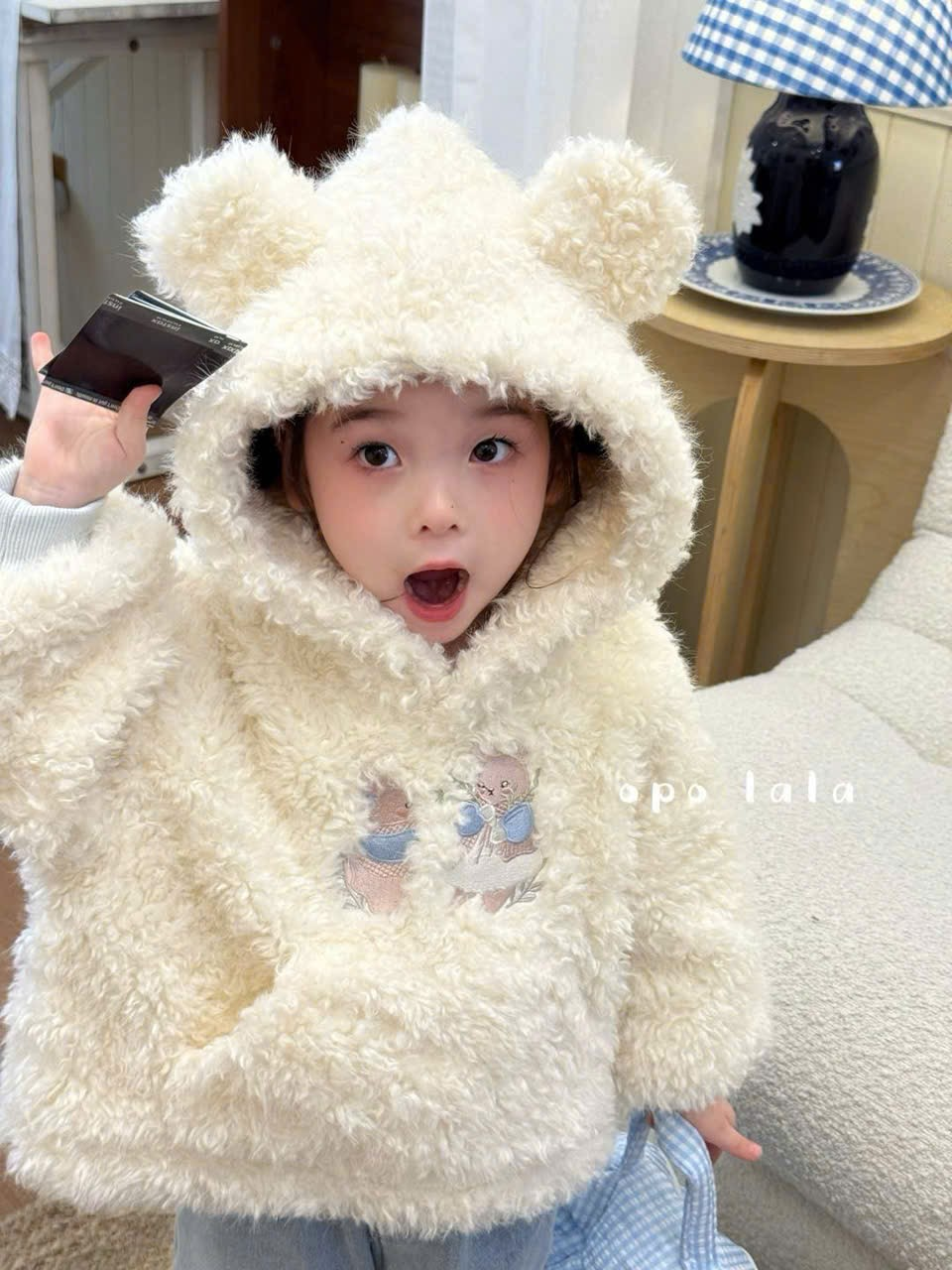 (G195) Áo nỉ bông trắng kem thêu chuột Opolala_thumbnail_0