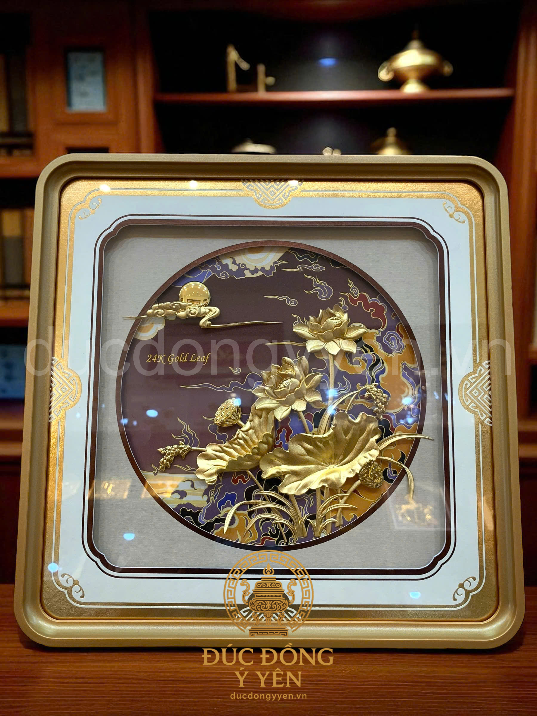 Tranh hoa sen mạ vàng 24k KT 28 X 28 CM