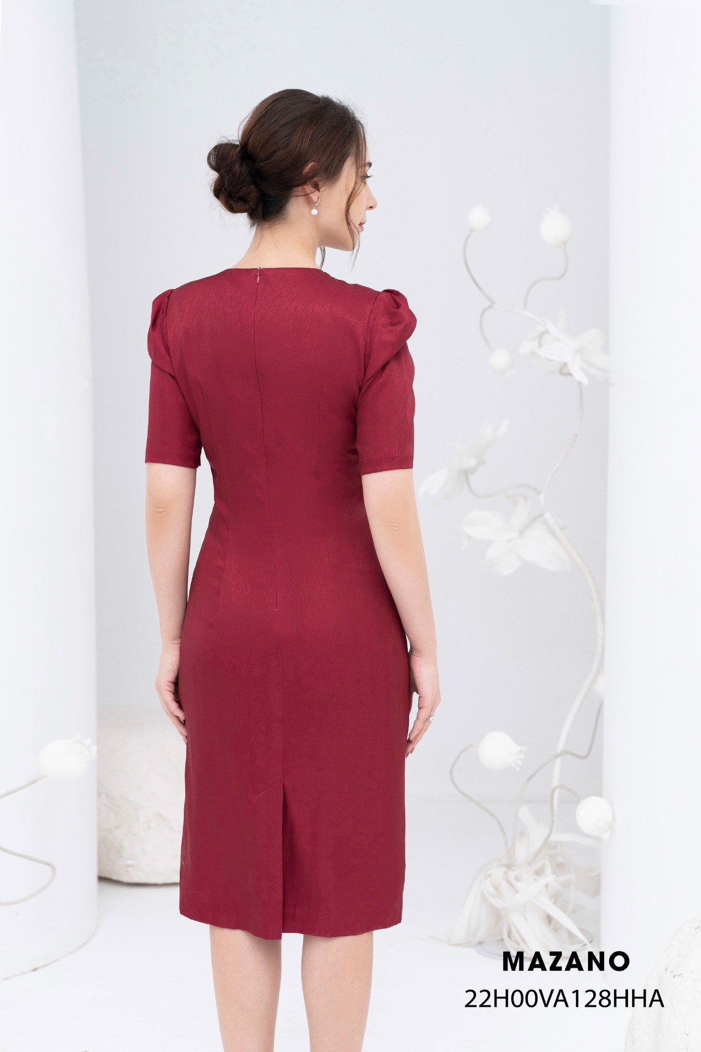 Đầm lụa đỏ xoắn eo họa tiết hoa trắng to_thumbnail_3