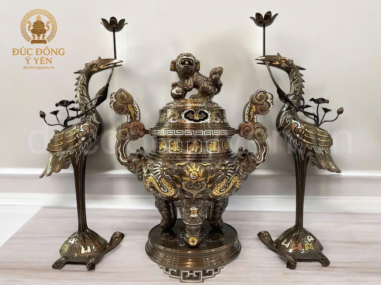 Bộ đỉnh tam sự rồng nổi  khảm ngũ sắc đúc đồng đỏ 