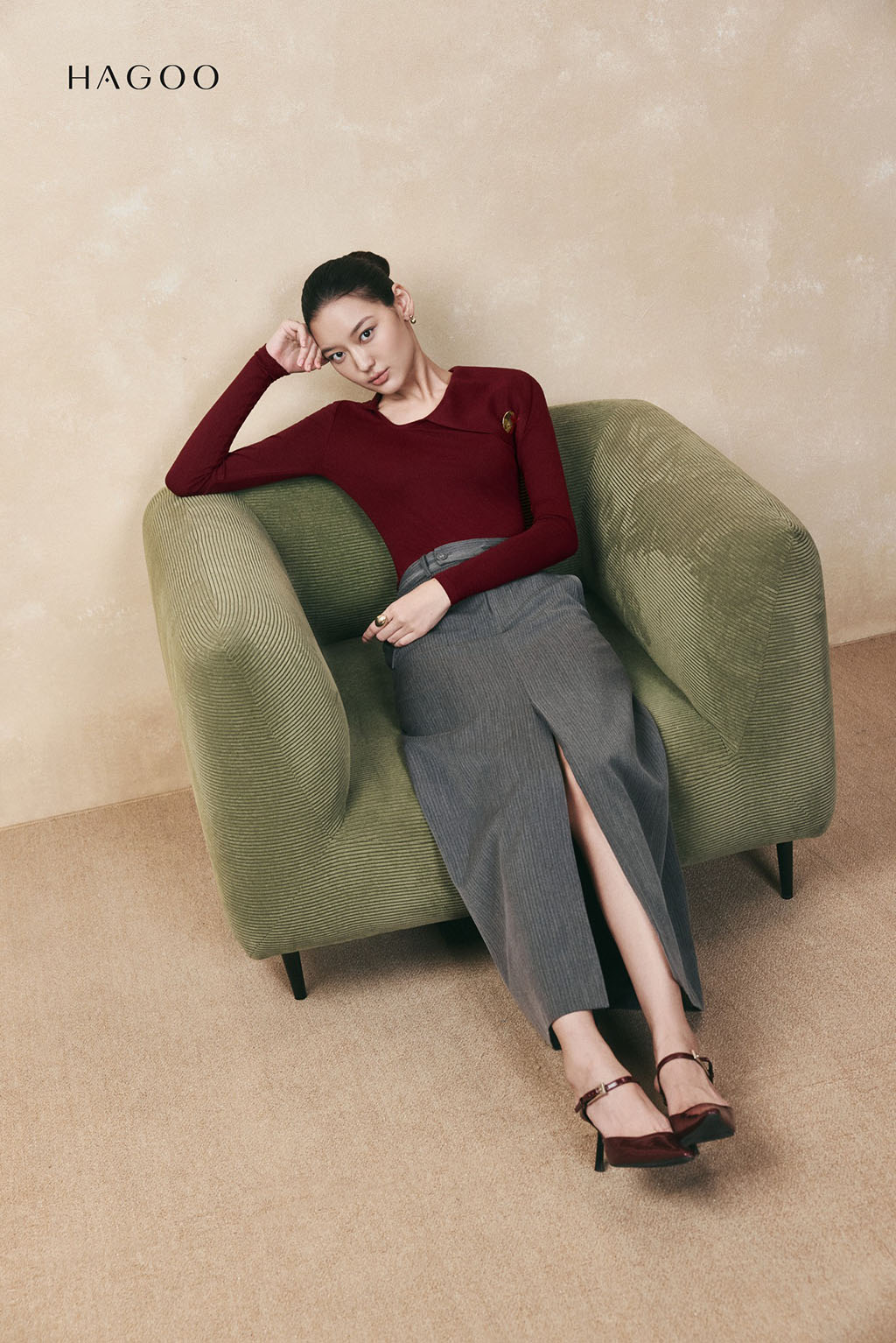 Chân váy suông dài quai nhê mang đến cảm giác cân đối, kéo dài đôi chân và tôn vóc dáng tự nhiên