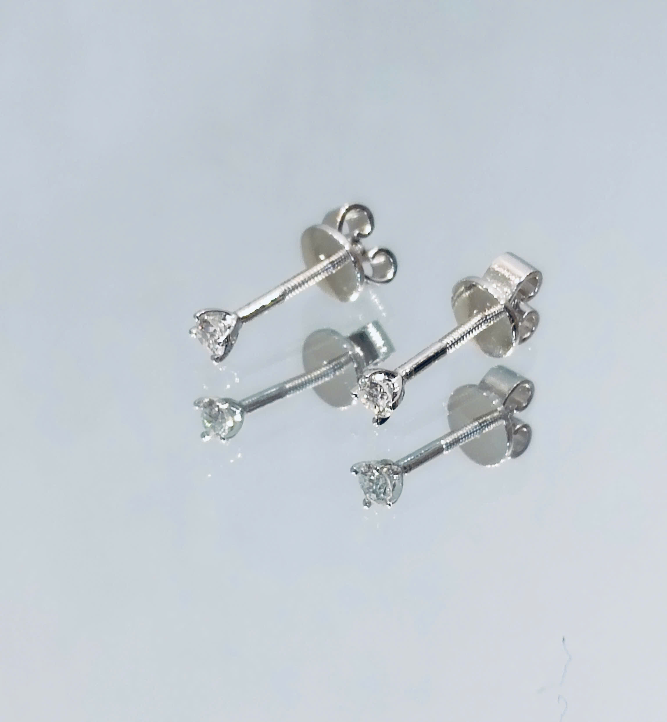 Hoa Tai Kim Cương 10K Chốt Vặn – Chủ 2.5 Ly_thumbnail_2