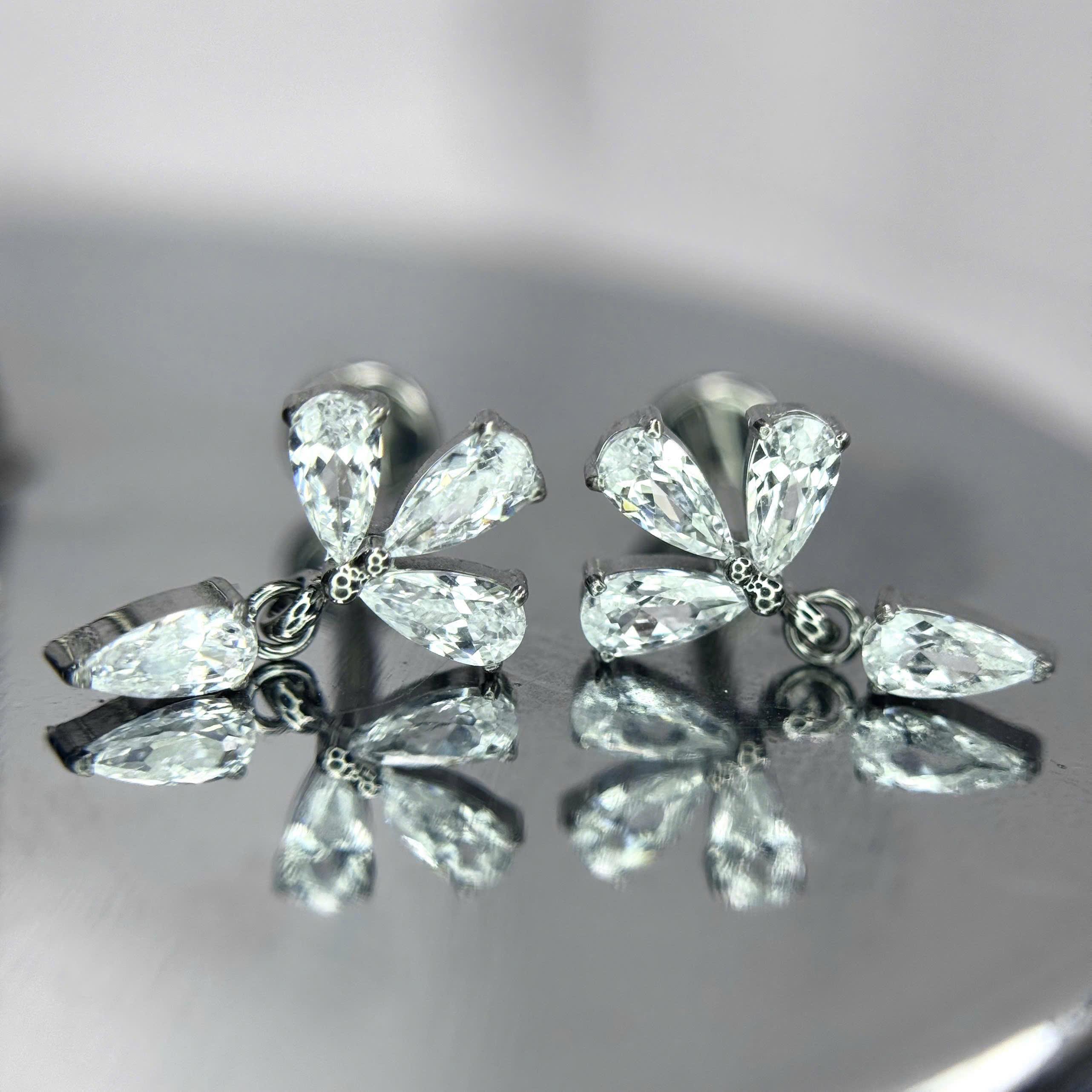 Khuyên kiểu 3 đá lớn rơi dẹt_thumbnail_3