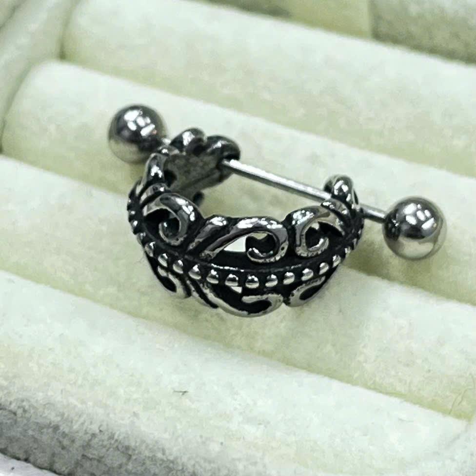 Khuyên vòng kiểu nhiều trái tim.