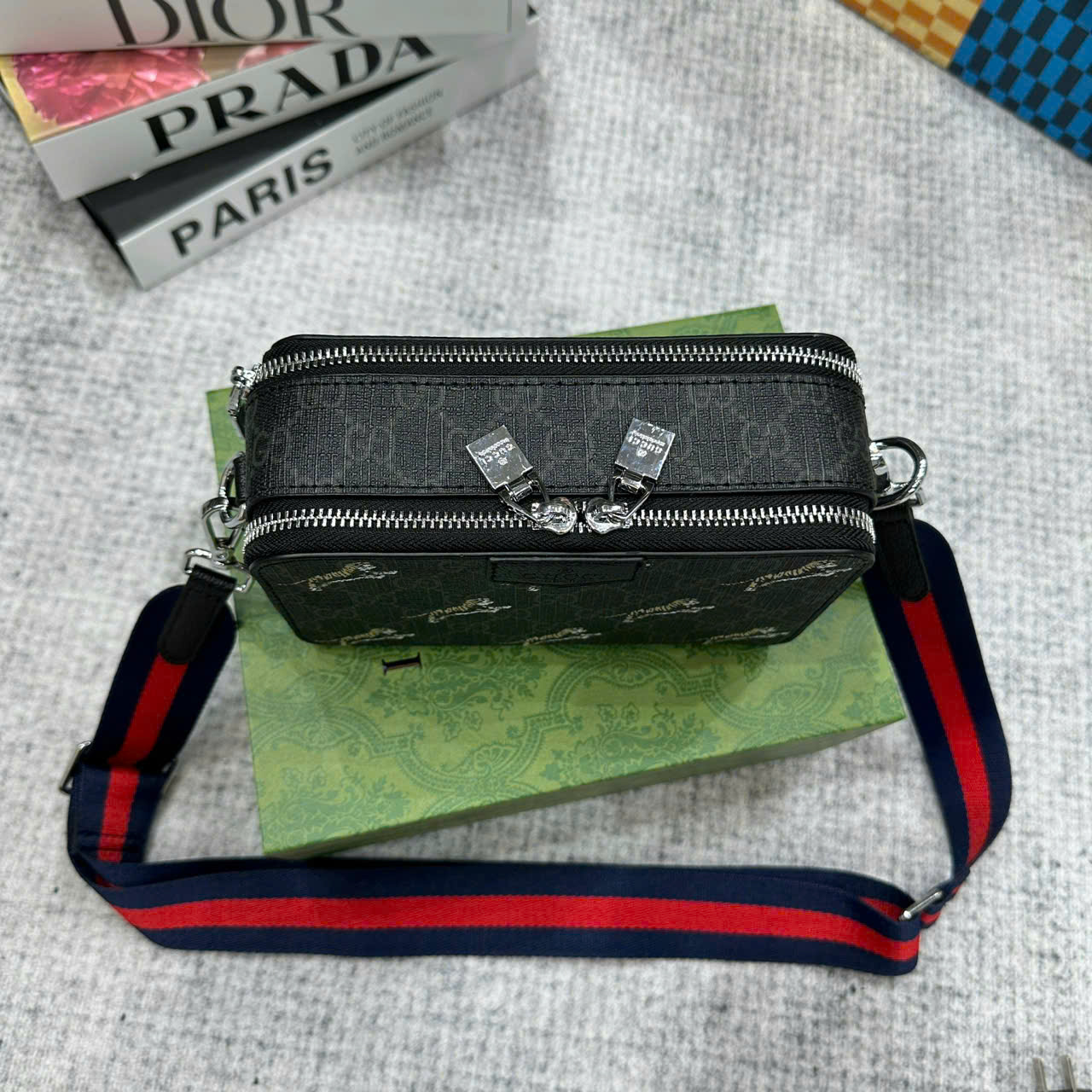 Túi đeo chéo Gucci hộp chữ nhật họa tiết hoa hổ_thumbnail_3