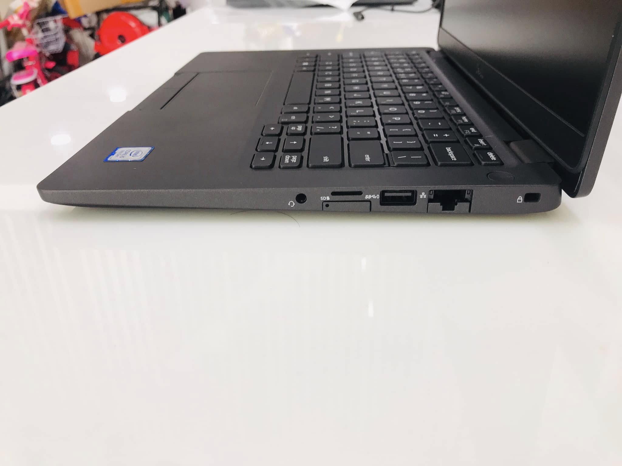 Dell latitude 5300 Core i5- 8365U | 8Gb | 256Gb | 13.3″ FHD + Cảm Ứng | 1.2kg