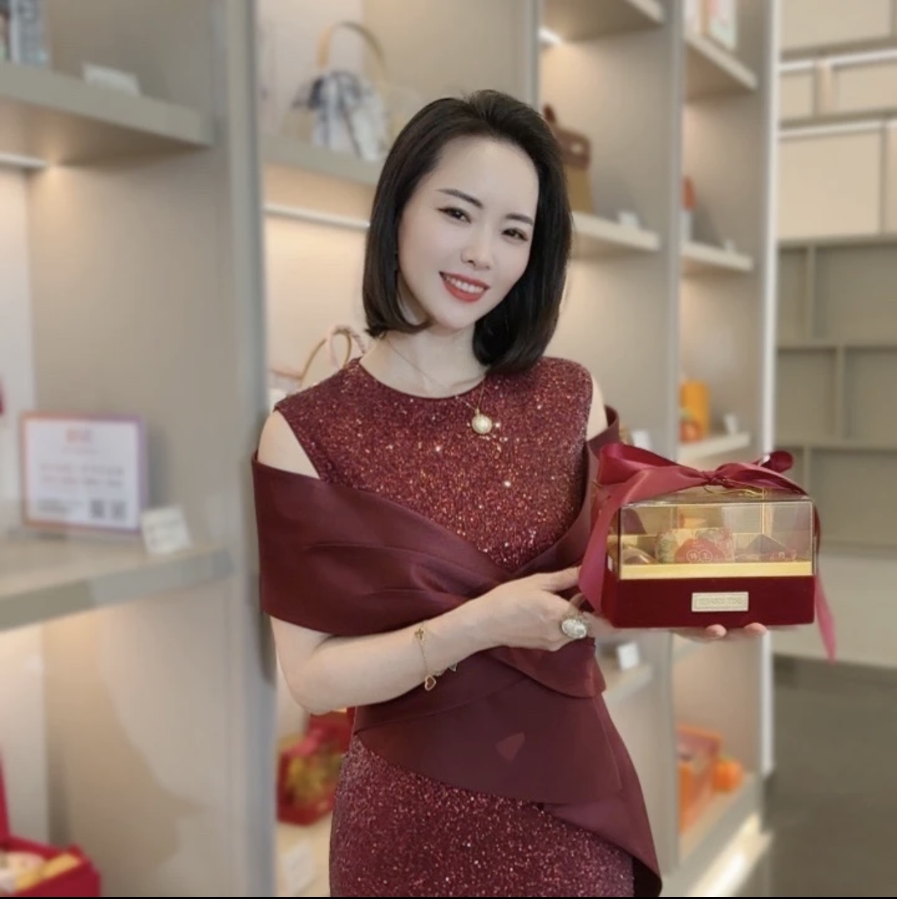 Đầm kim sa tôn dáng cao cấp