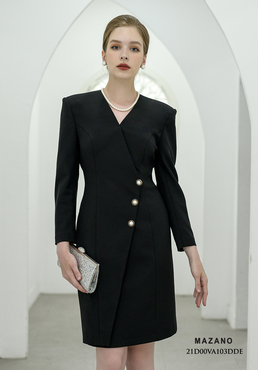 Đầm đen tay dài vạt chéo cách điệu_thumbnail_2