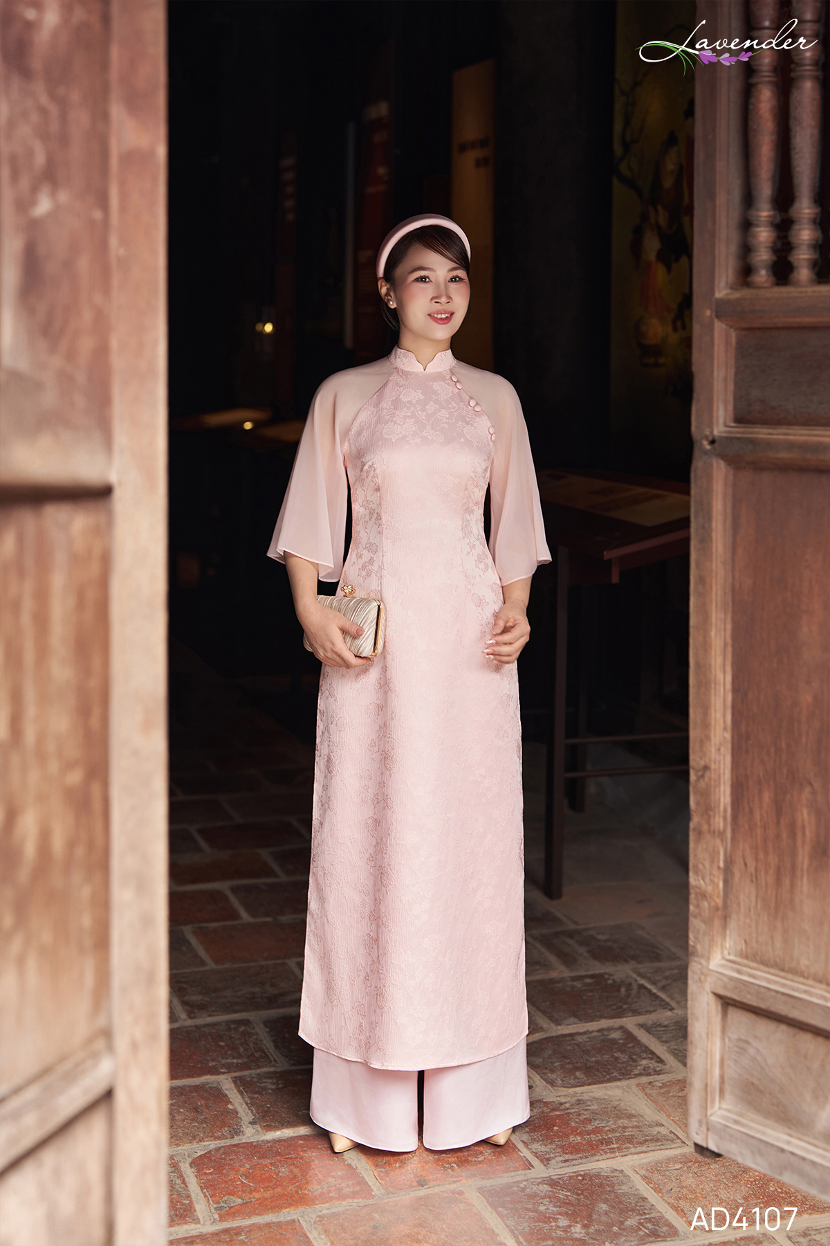 Áo dài gấm màu hồng phối tay AD4107