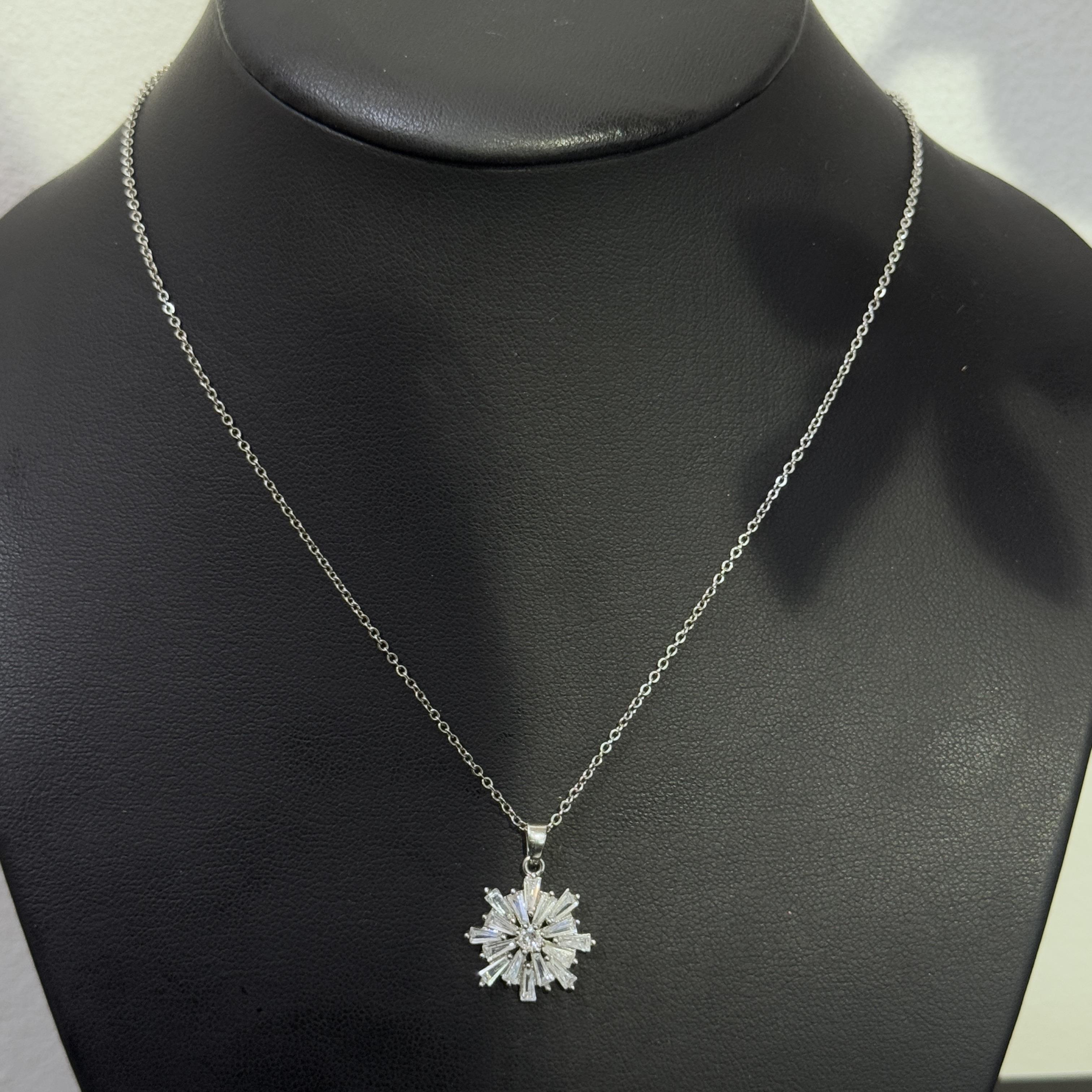 bộ dây chuyền kèm khuyên tai bông hoa tuyết mạ bạc_thumbnail_2