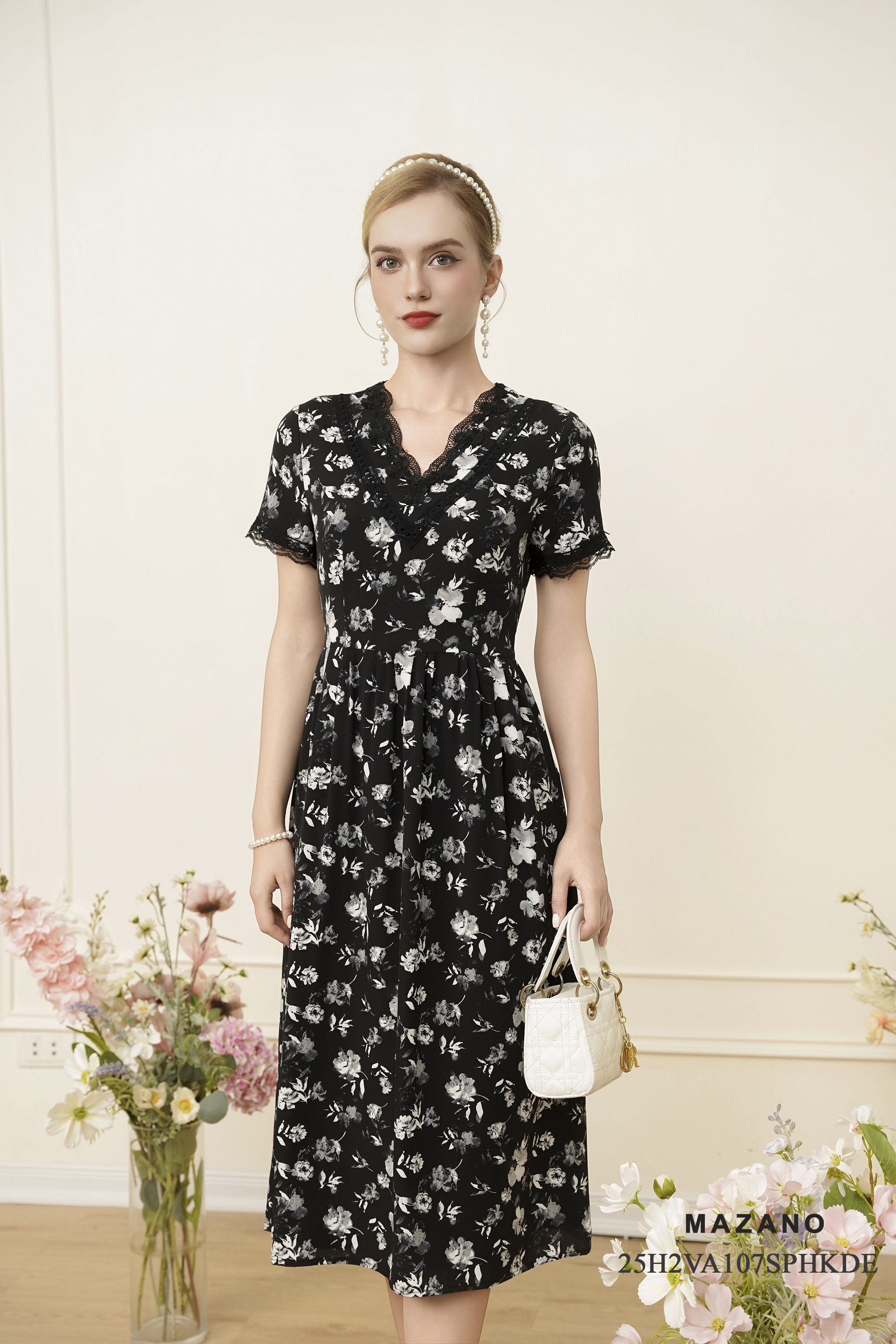 Váy Đầm Ôm Vải thô Hoạ tiết hoa trắng nền đen Cổ V Đính ren Tay ngắn Dài qua bắp chân_thumbnail_2