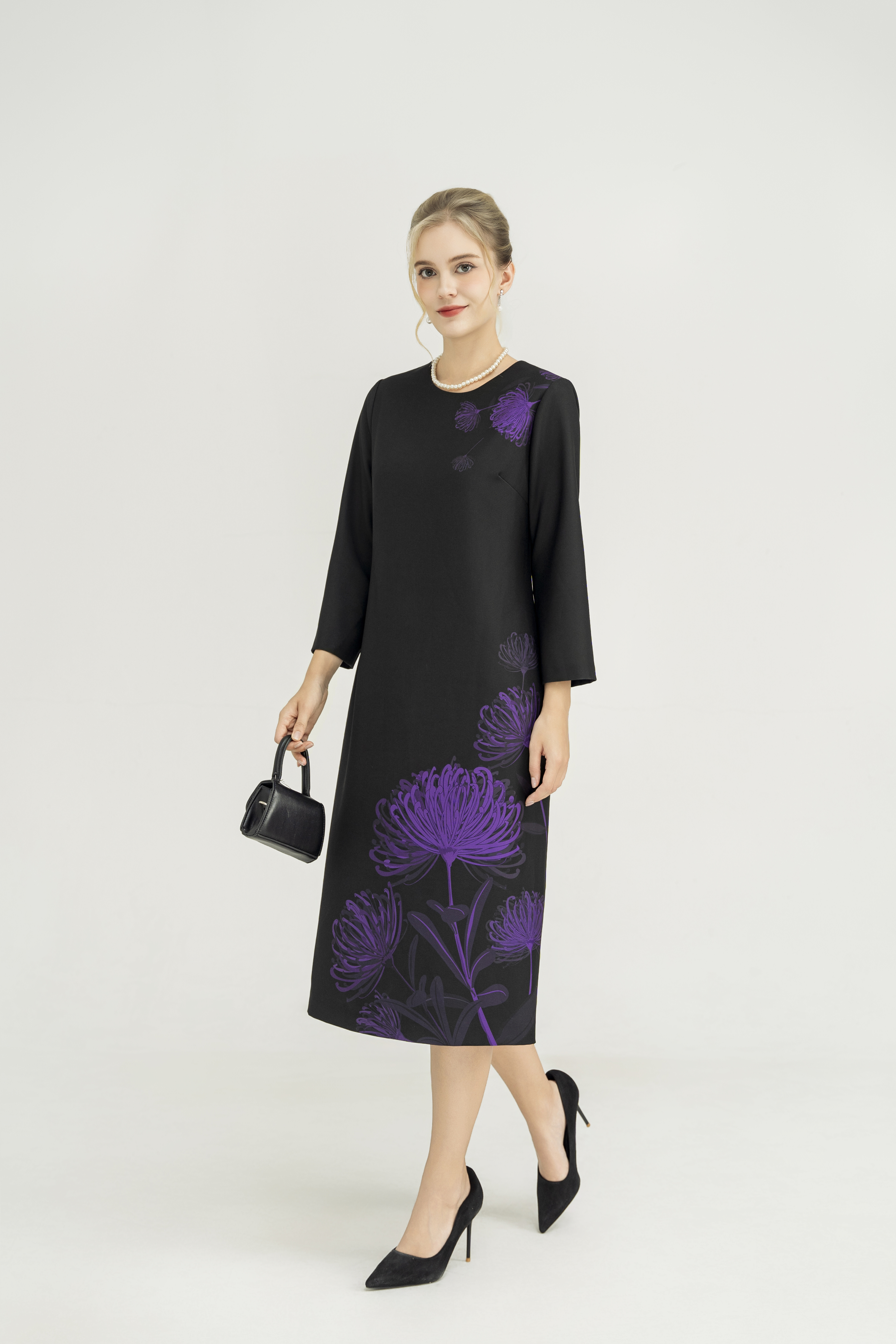 Váy Đầm Suông Vải thô dày Hoạ tiết hoa tím  Cổ tròn Tay dài Dài đến bắp chân