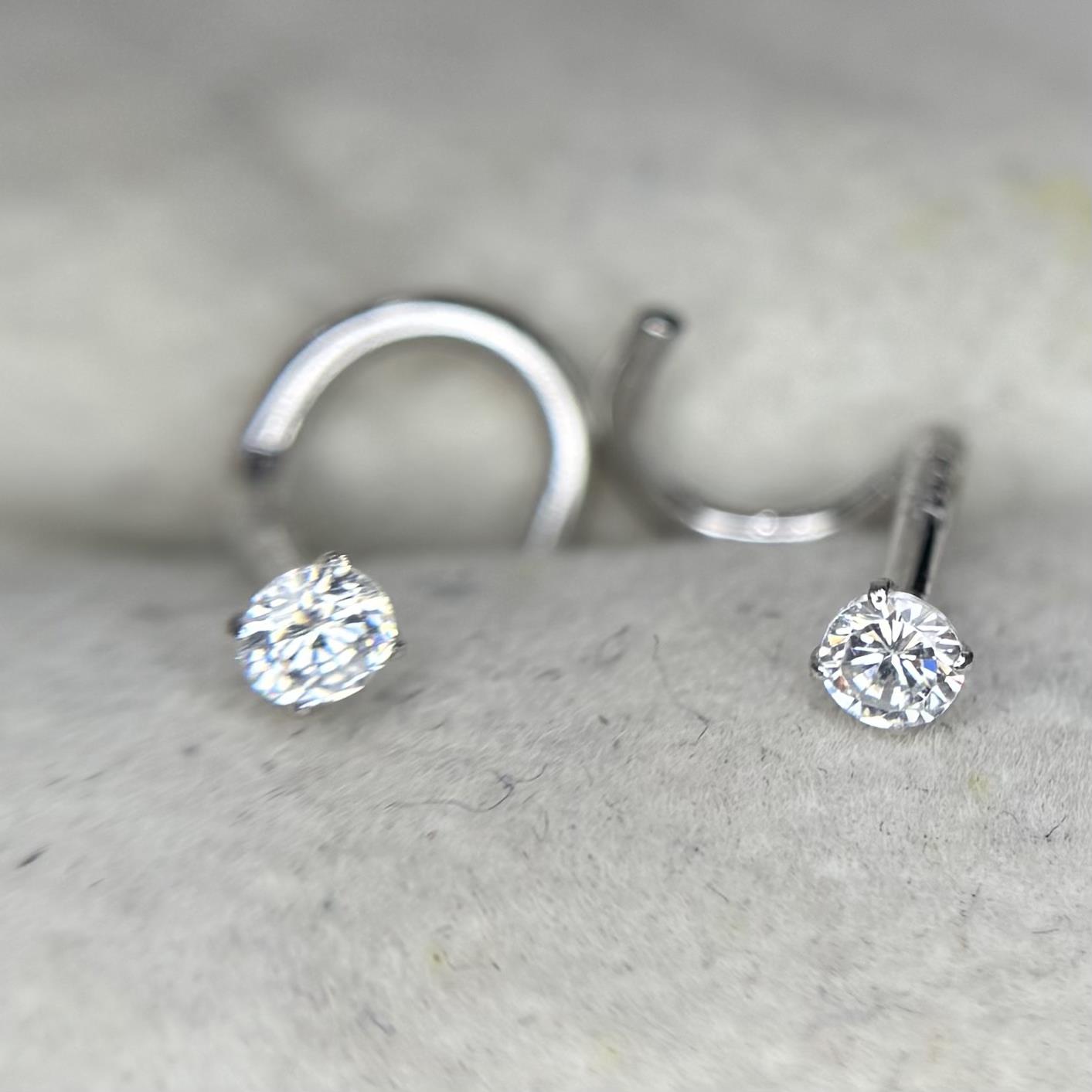 Mũi C kim cương trắng chấu size 2.5._thumbnail_1