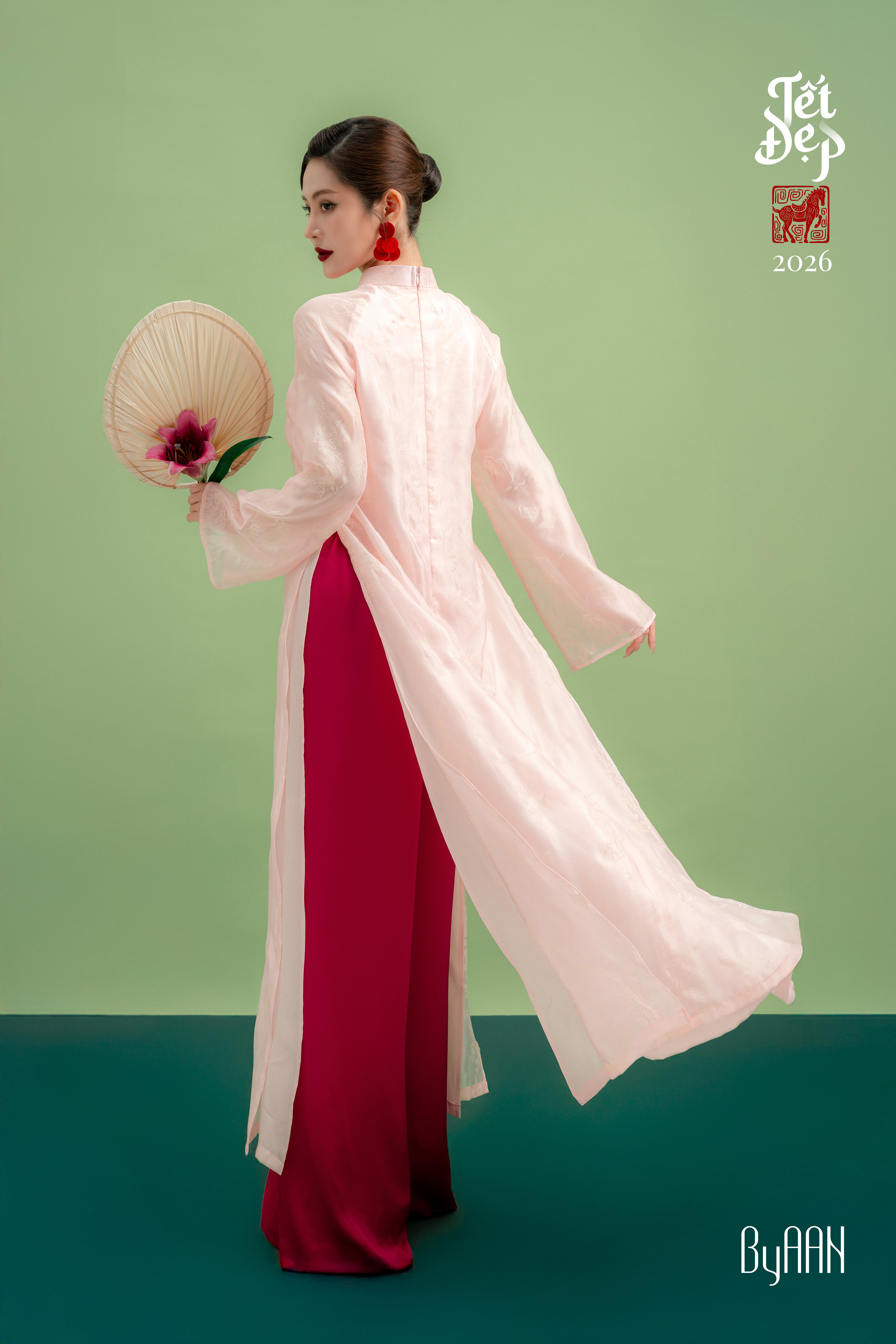 Áo dài 4 tà tơ hoa chìm phối cổ khuy tàu_thumbnail_3