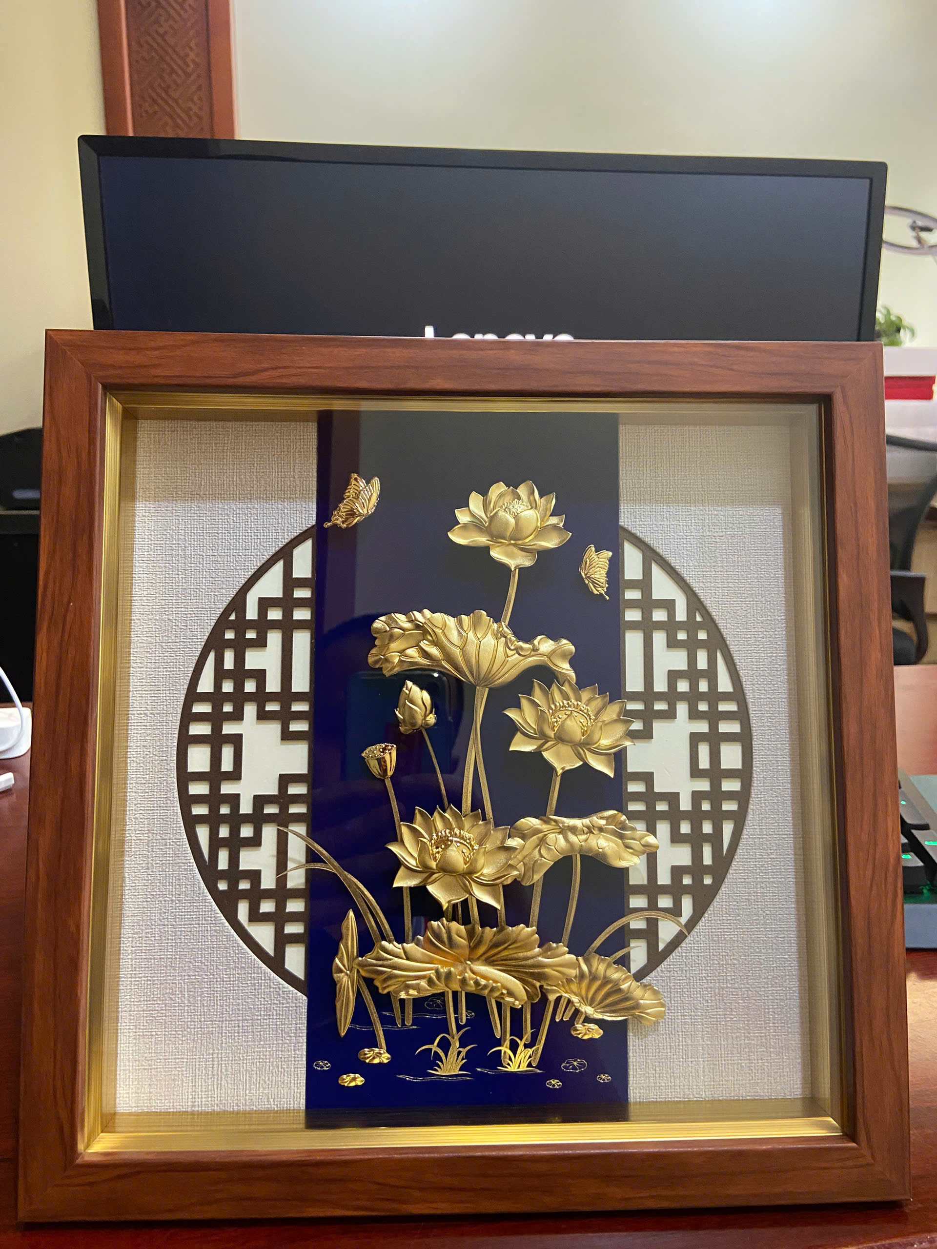 Tranh hoa sen mạ vàng 24k KT 30 x 30  cm_thumbnail_3