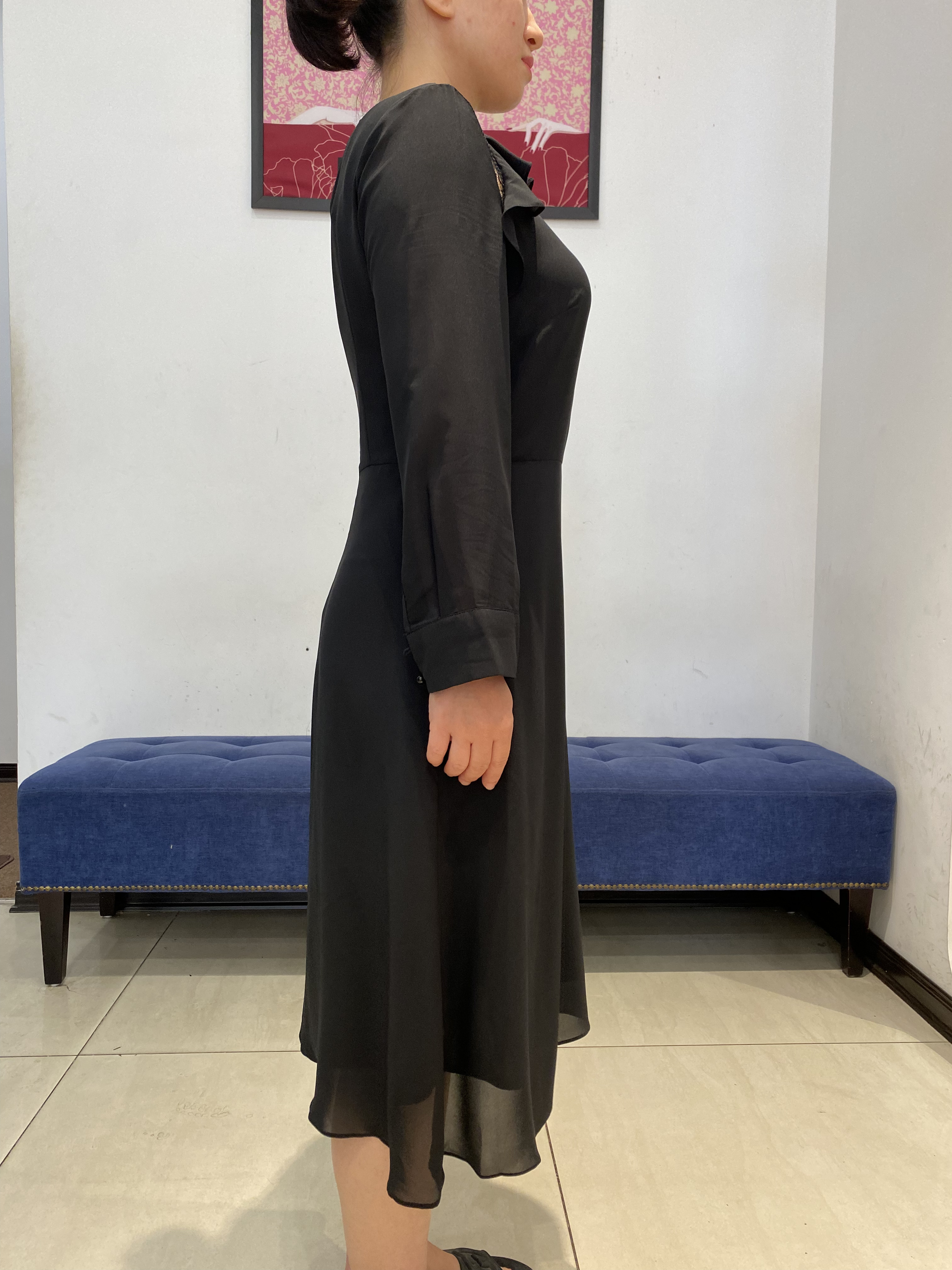 Váy đen xòe phối ren vai