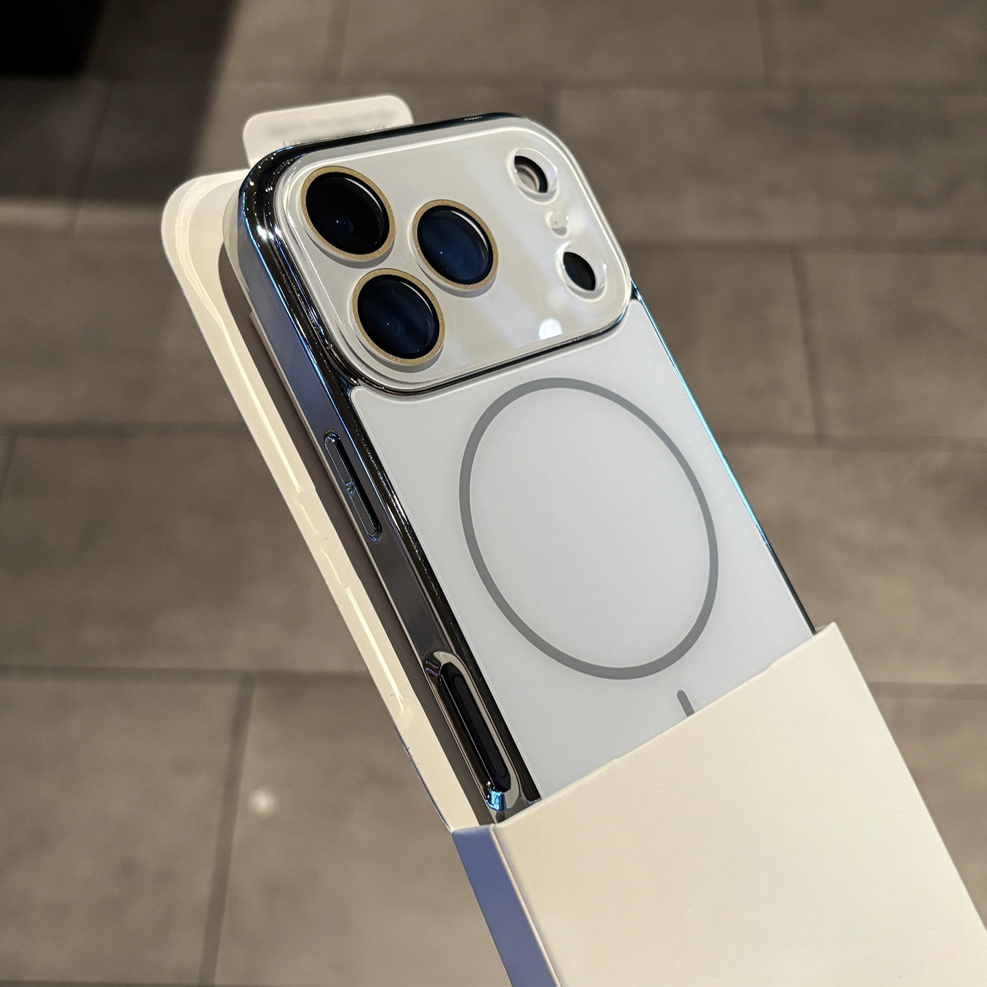 ỐP LƯNG TỐI GIẢN DÀNH CHO IPHONE CÓ VÒNG MAGSAFE_thumbnail_7