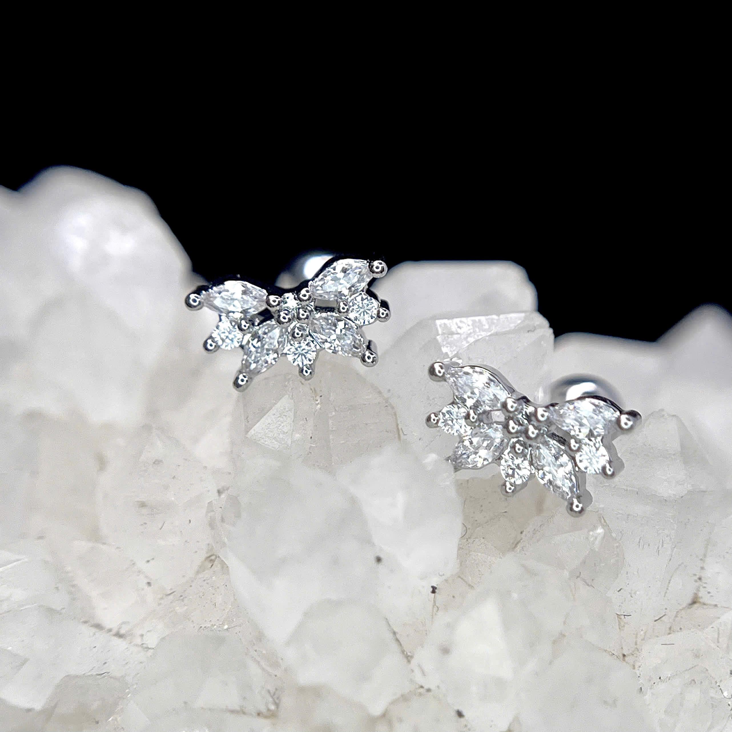 Khuyên kiểu 6 lá kim đá trắng dẹt_thumbnail_2