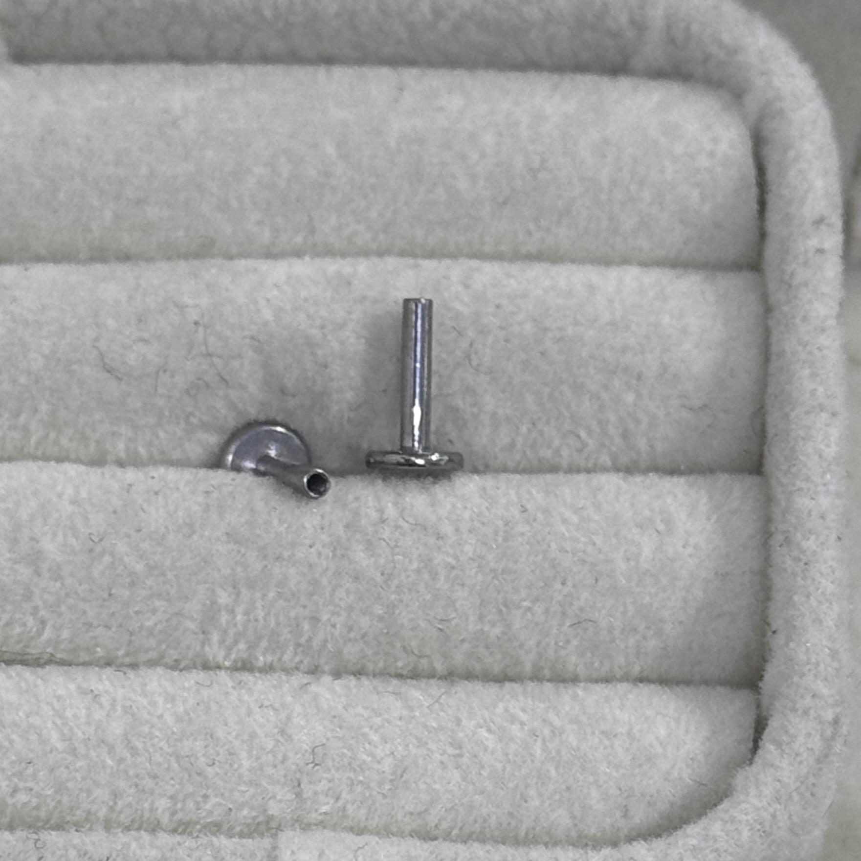 thân khuyên titan đít dẹt ren trong dài 6mm dày 1.2mm_thumbnail_2