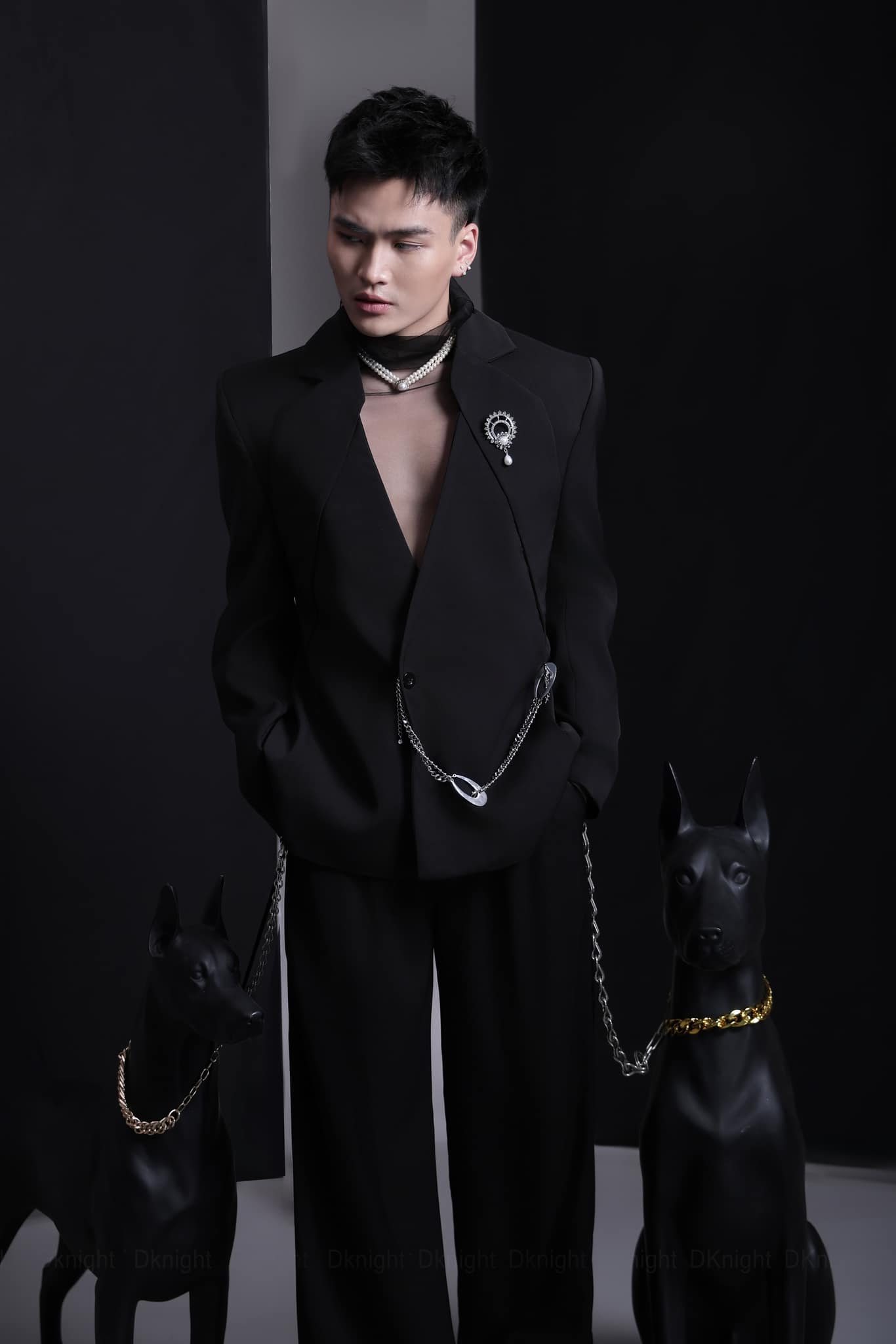 Suit đen quyền lực – Sang trọng & cá tính