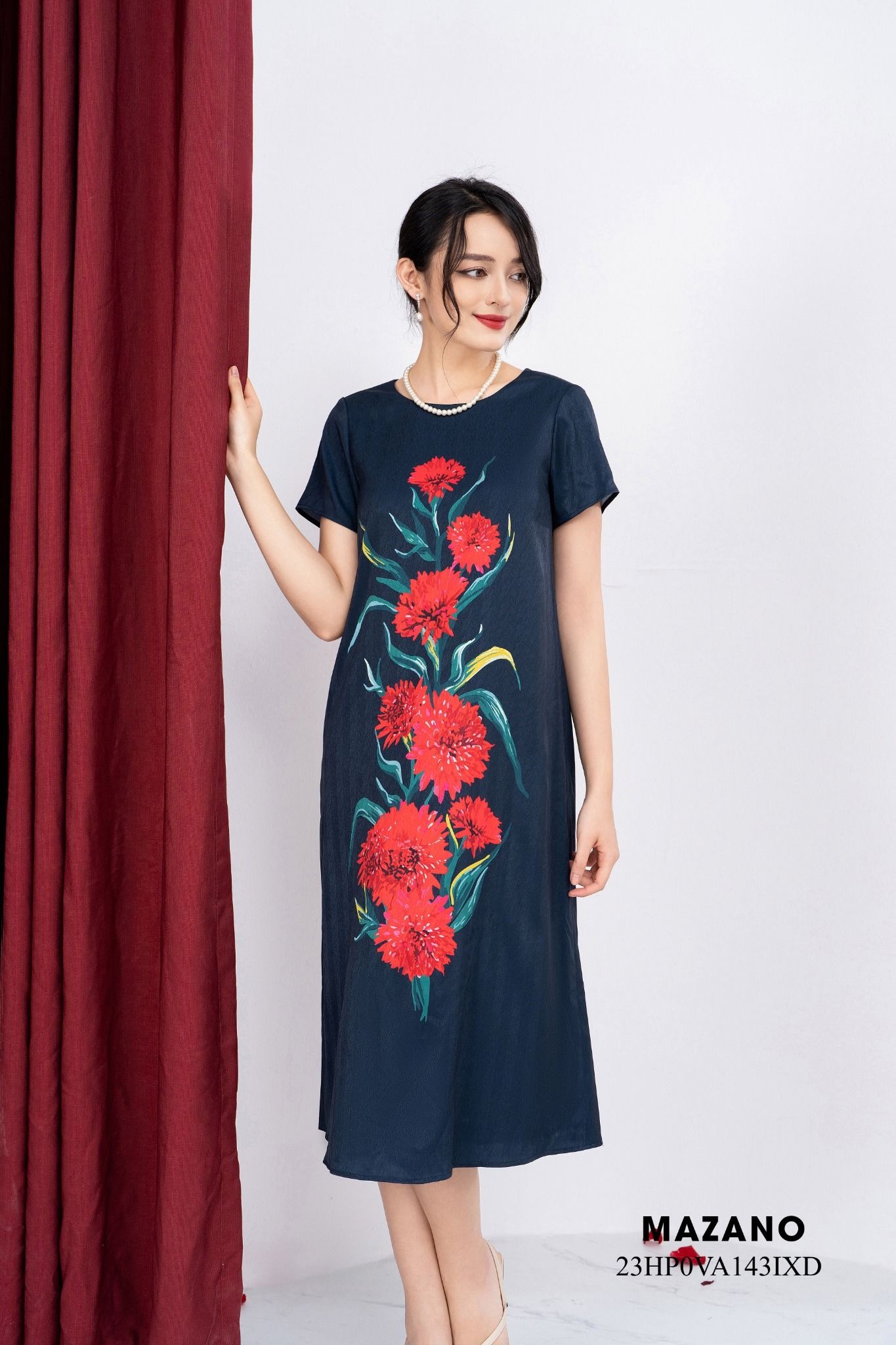 Đầm lụa in cúc kim cương đỏ