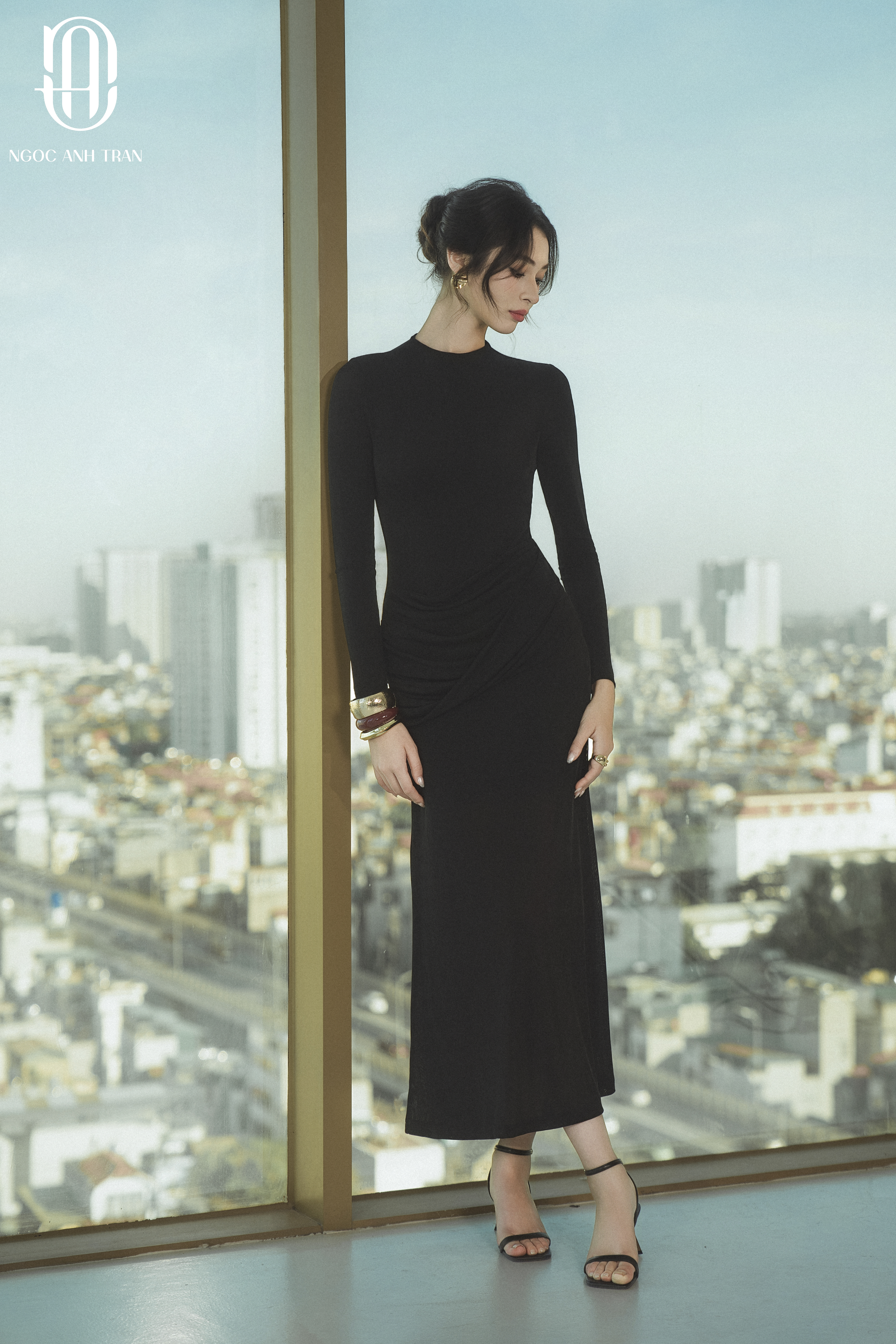 D157 - Đầm len dài tay màu đen