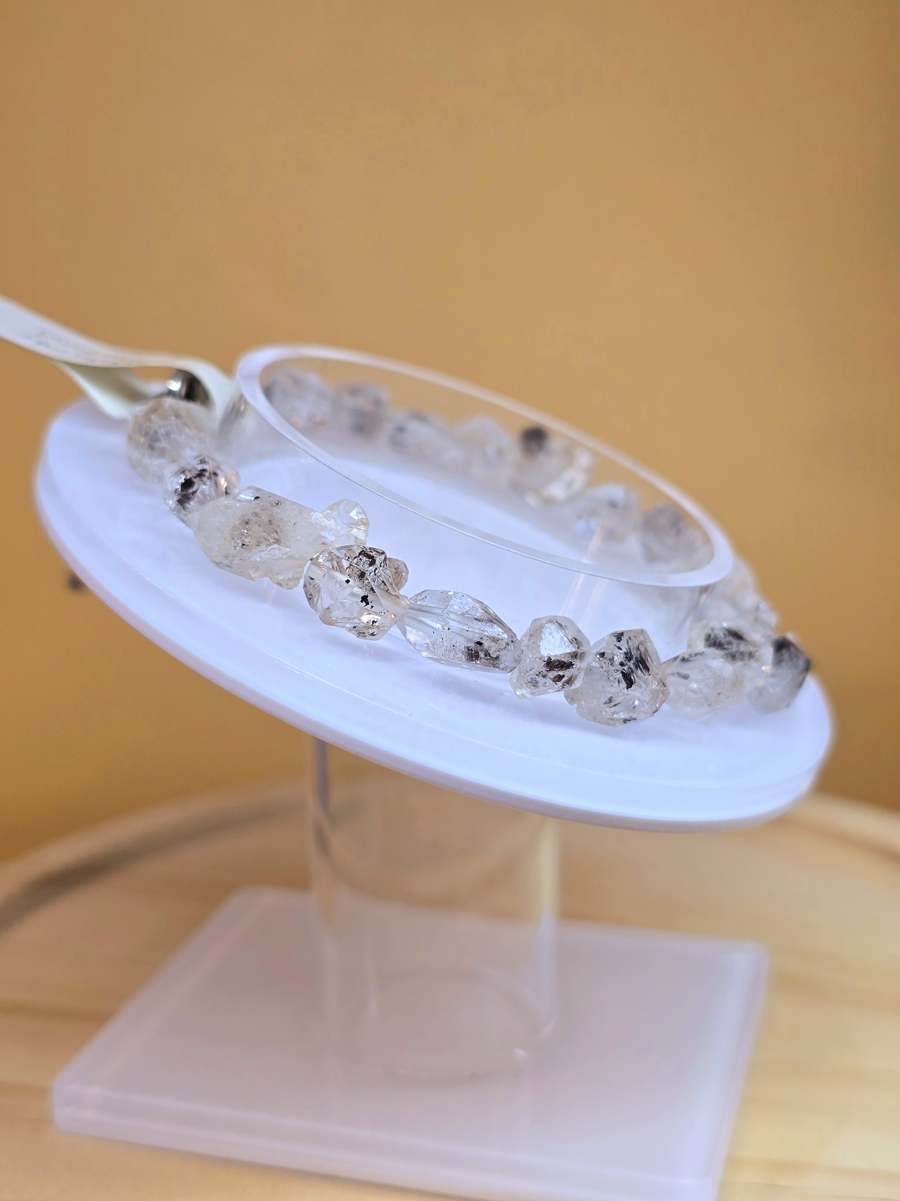 Vòng Tay Thạch Anh 2 Đầu Tích Dầu (Double-Terminated Quartz) Thô Khóa Bạc S925 Xuất Xứ Pakistan Nguyên Bản Không Mài Không Xử Lý_thumbnail_4