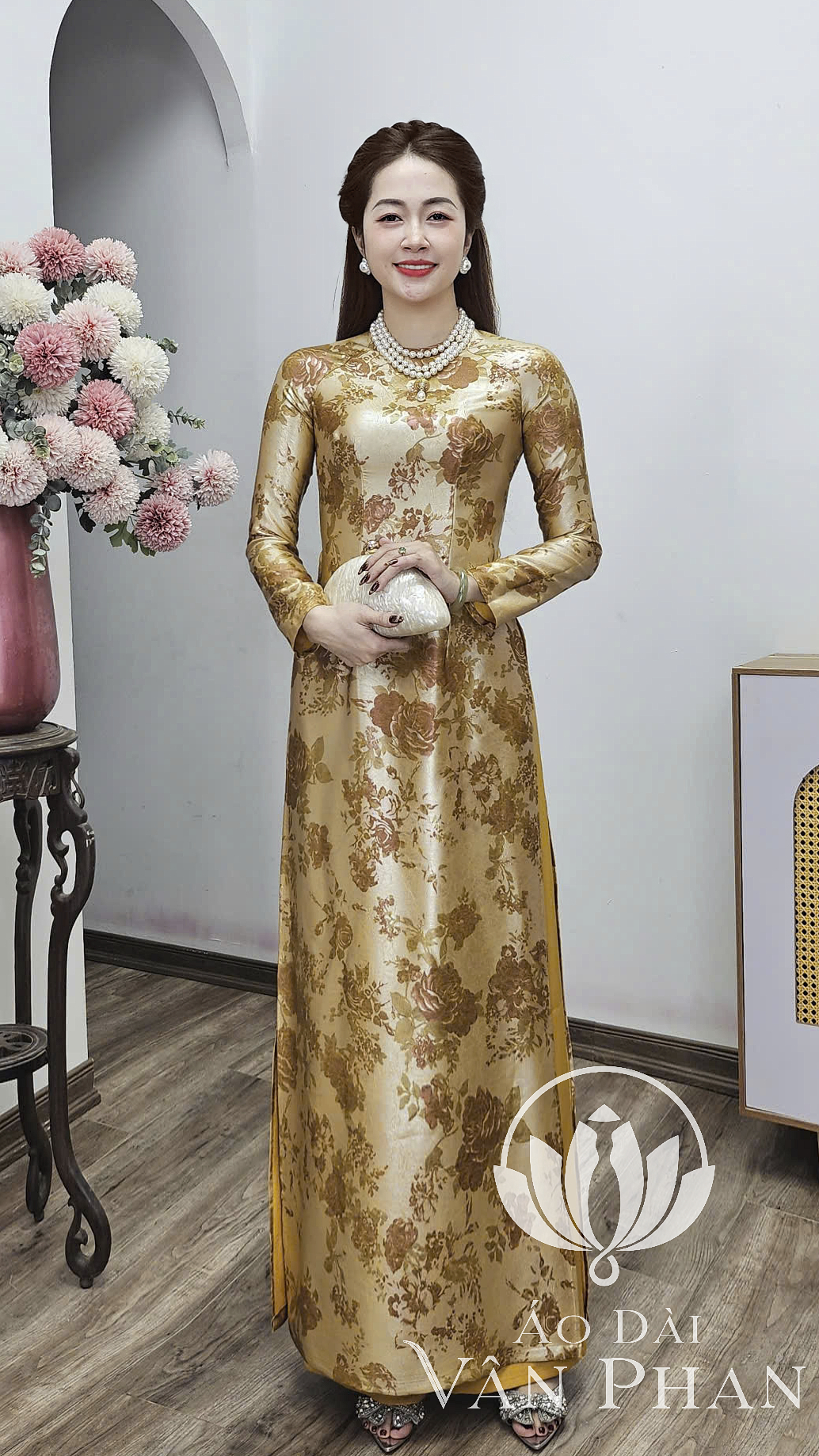 A3178 áo dài cổ khít tay dài lụa dubai ánh xà cừ vàng