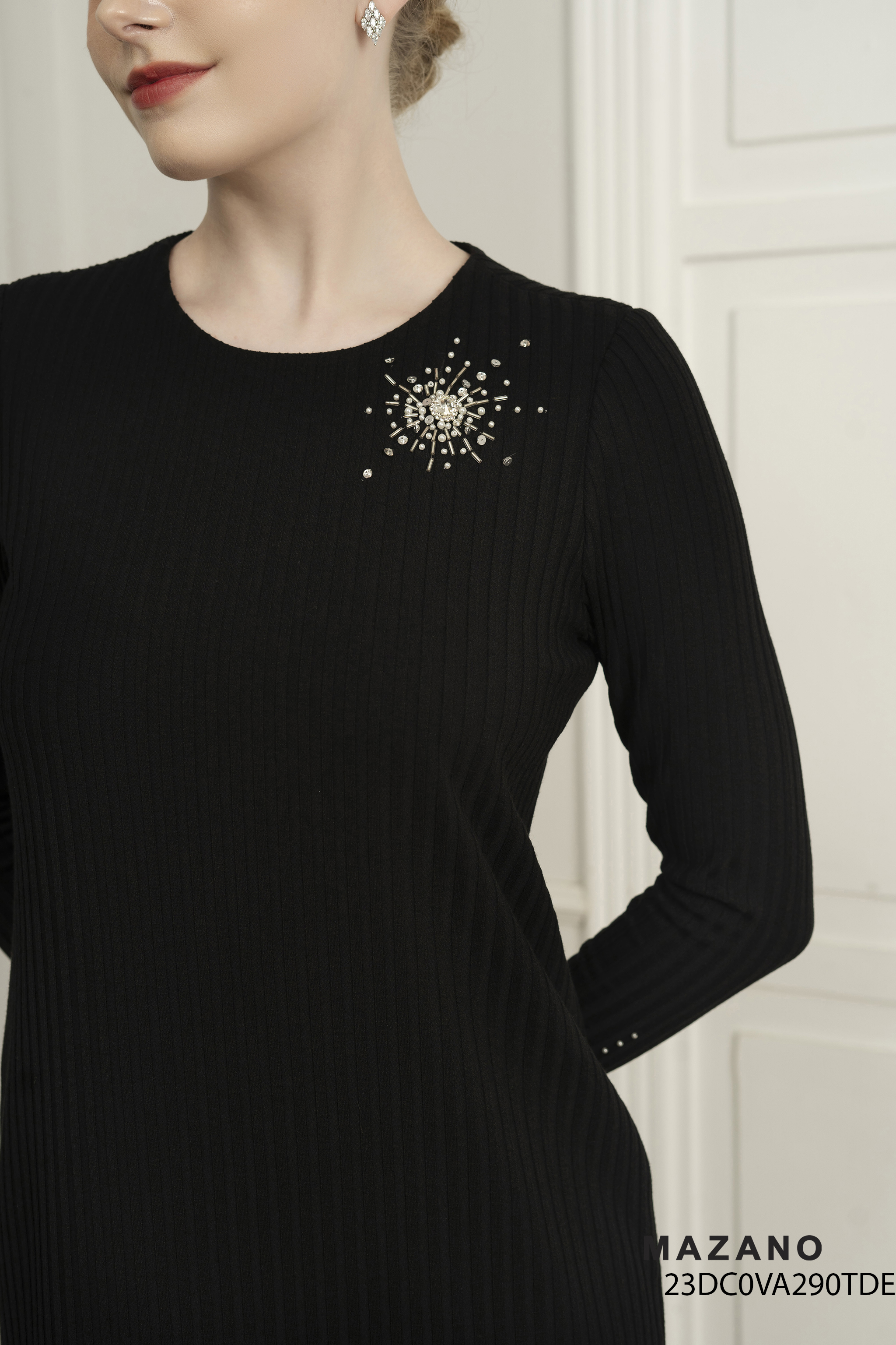 Đầm Len Suông Đính Đá Thủ Công_thumbnail_3