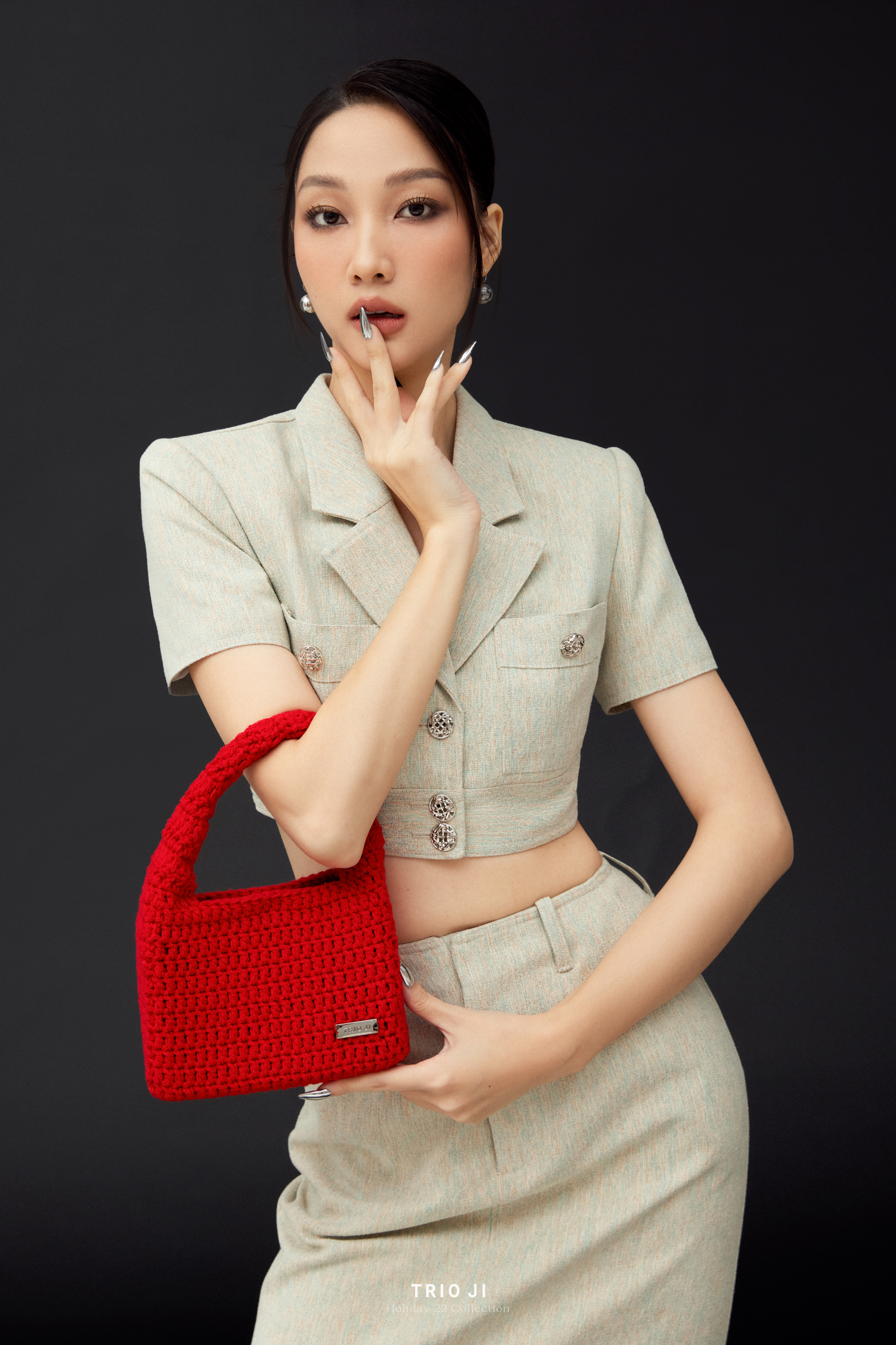 TRISHA Top_thumbnail_4