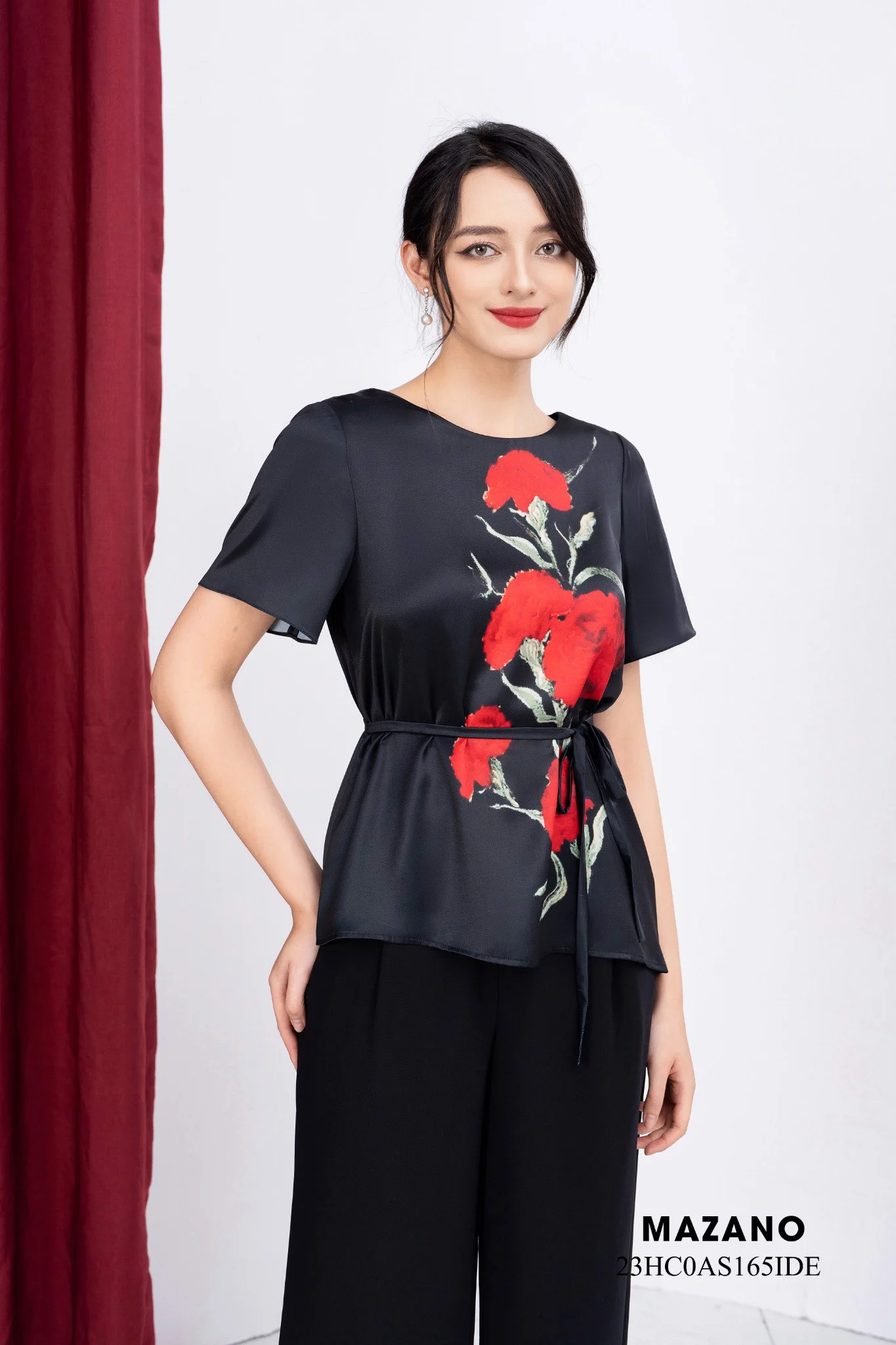 Áp top đen thắt đai in hoa hồng đỏ 23HC0AS165IDE