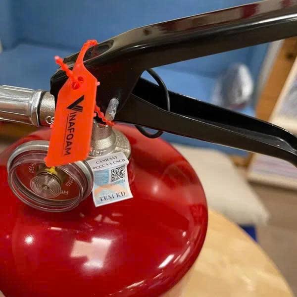 Bình chữa cháy bột ABC 6kg VinaFoam CMP6 (Tem kiểm định)_thumbnail_3