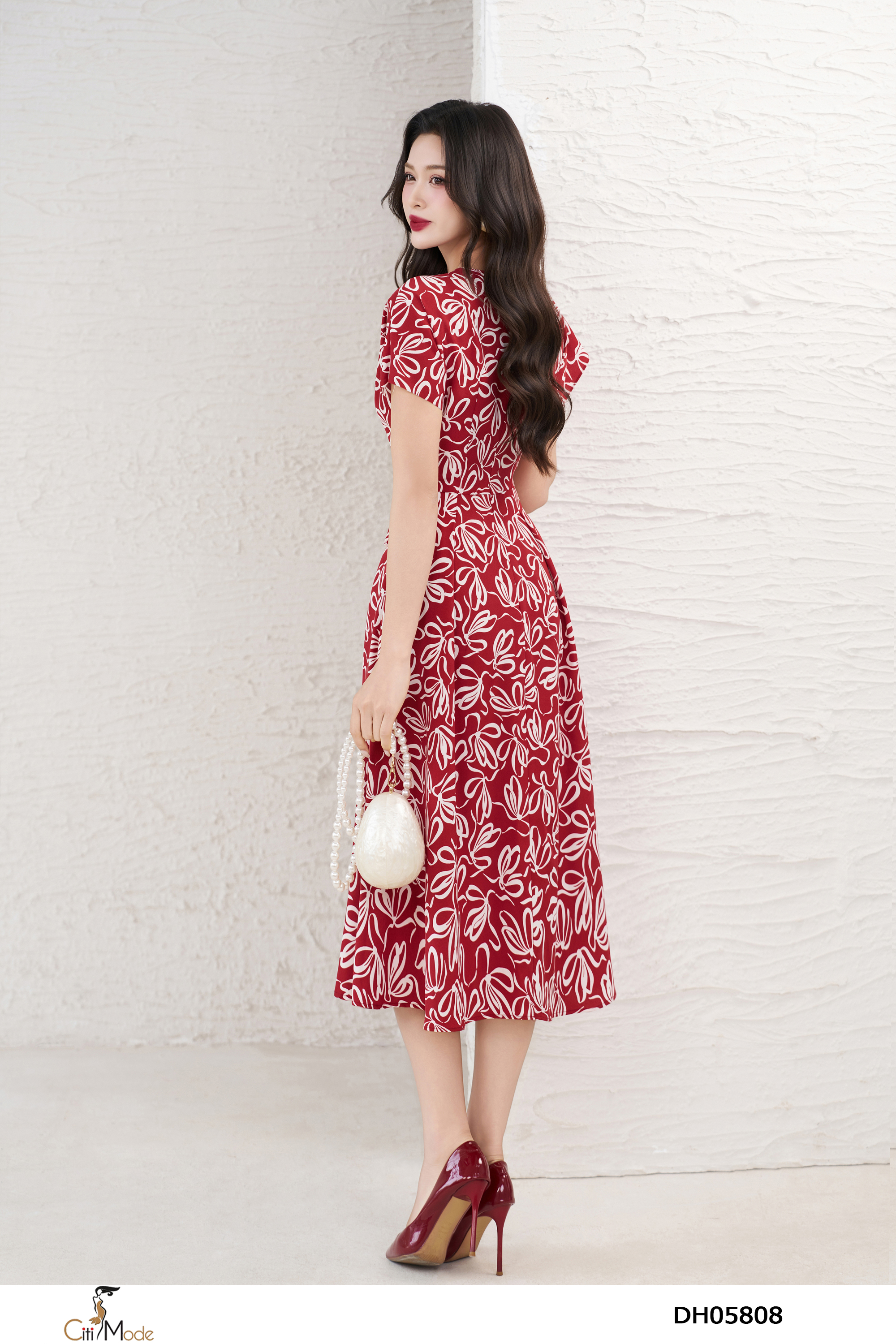 Đầm xòe hoa đổ cổ cách điệu đai eo