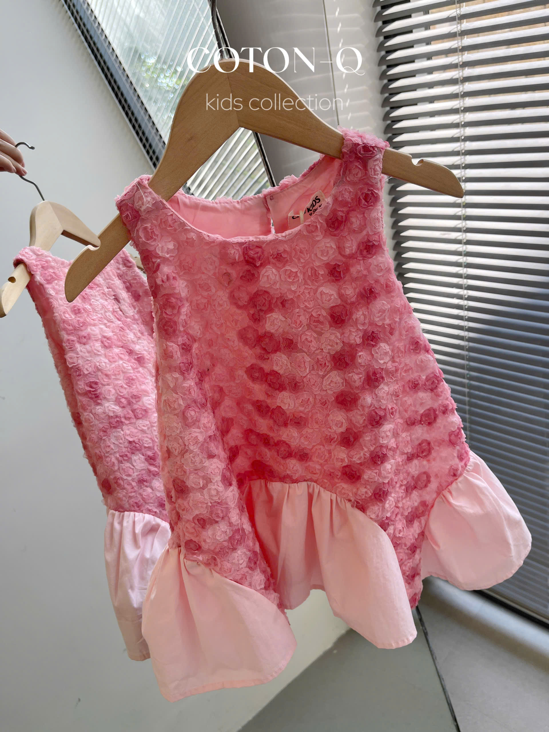 E21 Đầm bé thêu hoa