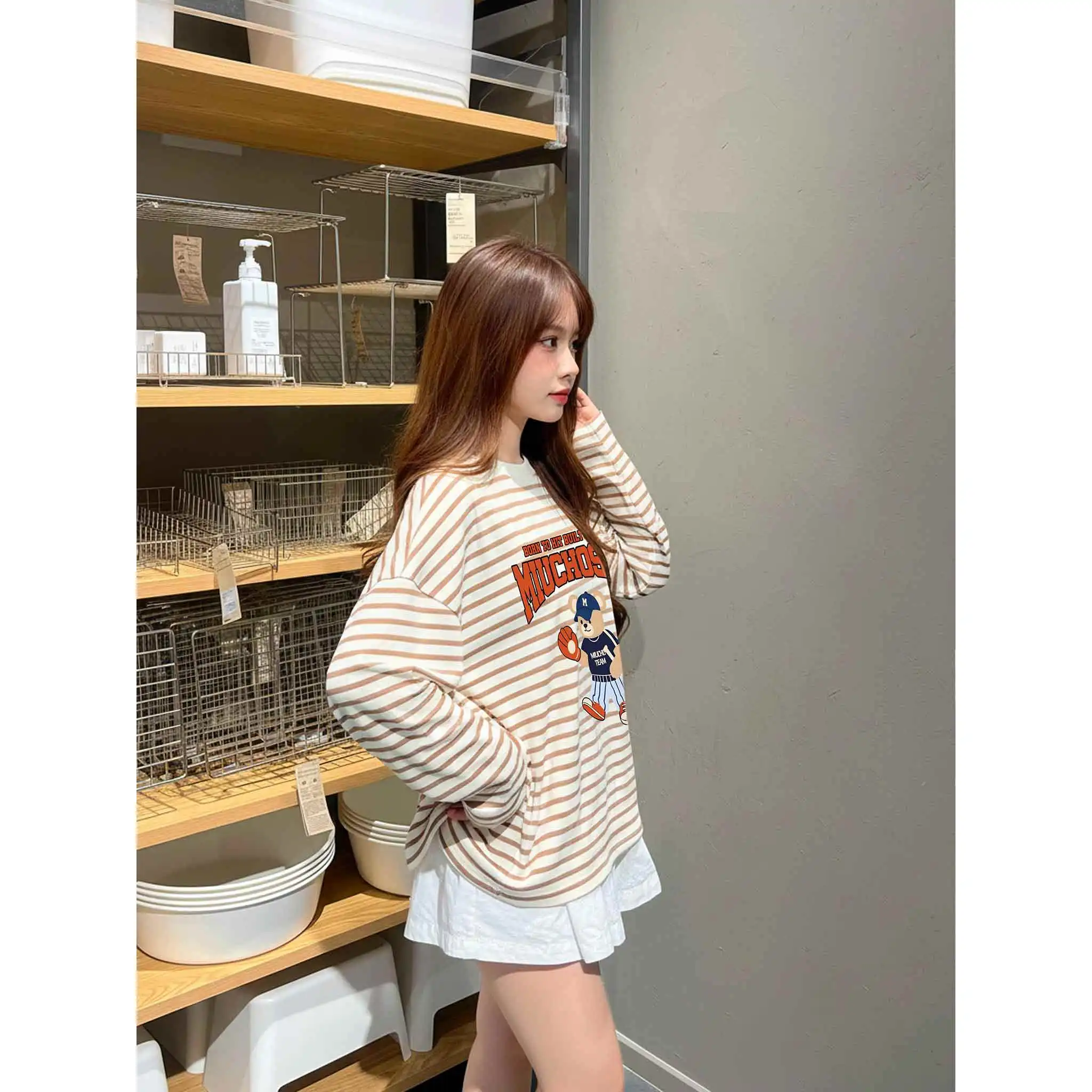 Áo thun boxy tay dài Miucho vải borip mềm mại thoáng mát hình gấu bóng chày in mix 2848_thumbnail_7