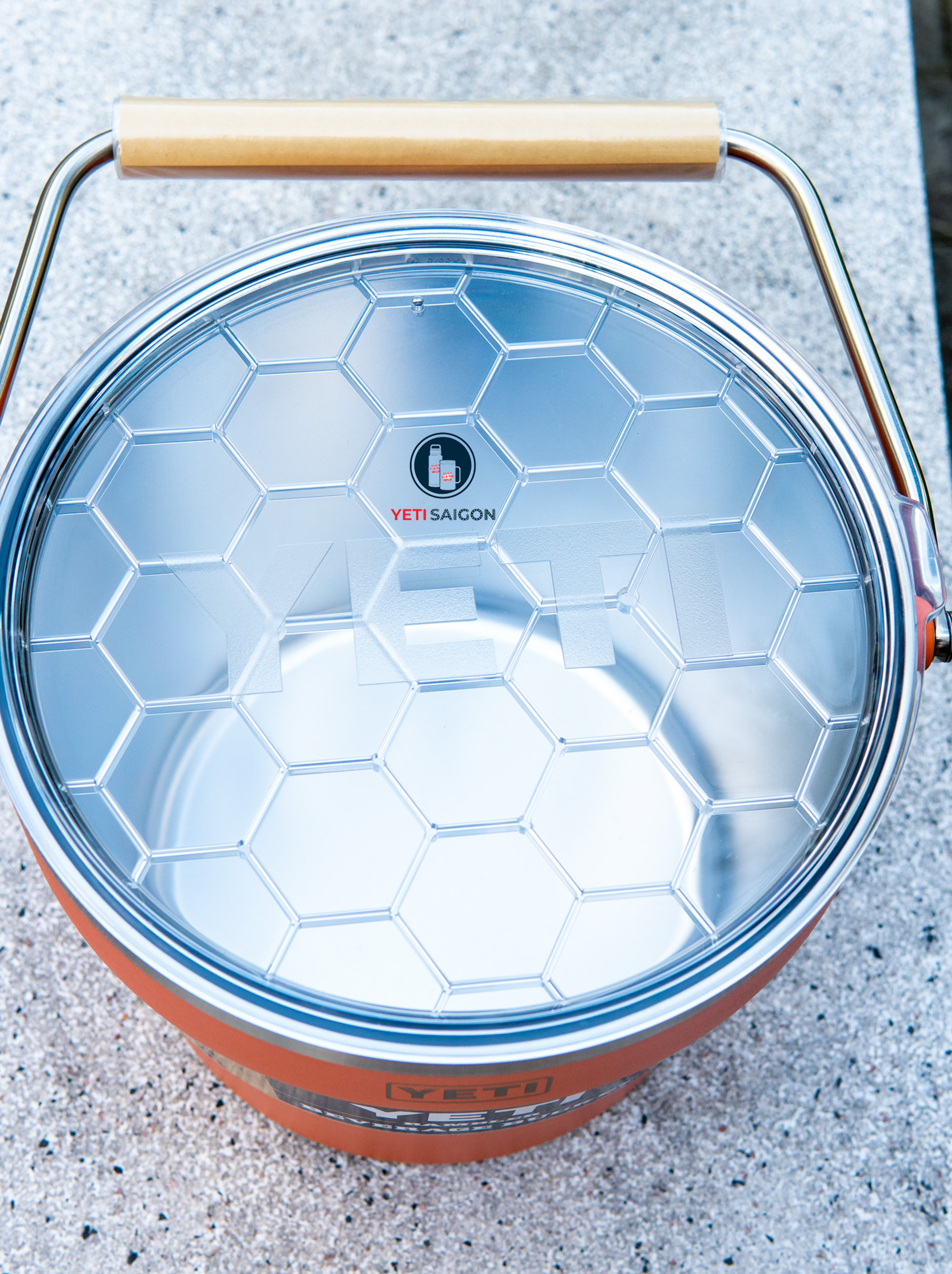 YETI Rambler Beverage Bucket_thumbnail_3