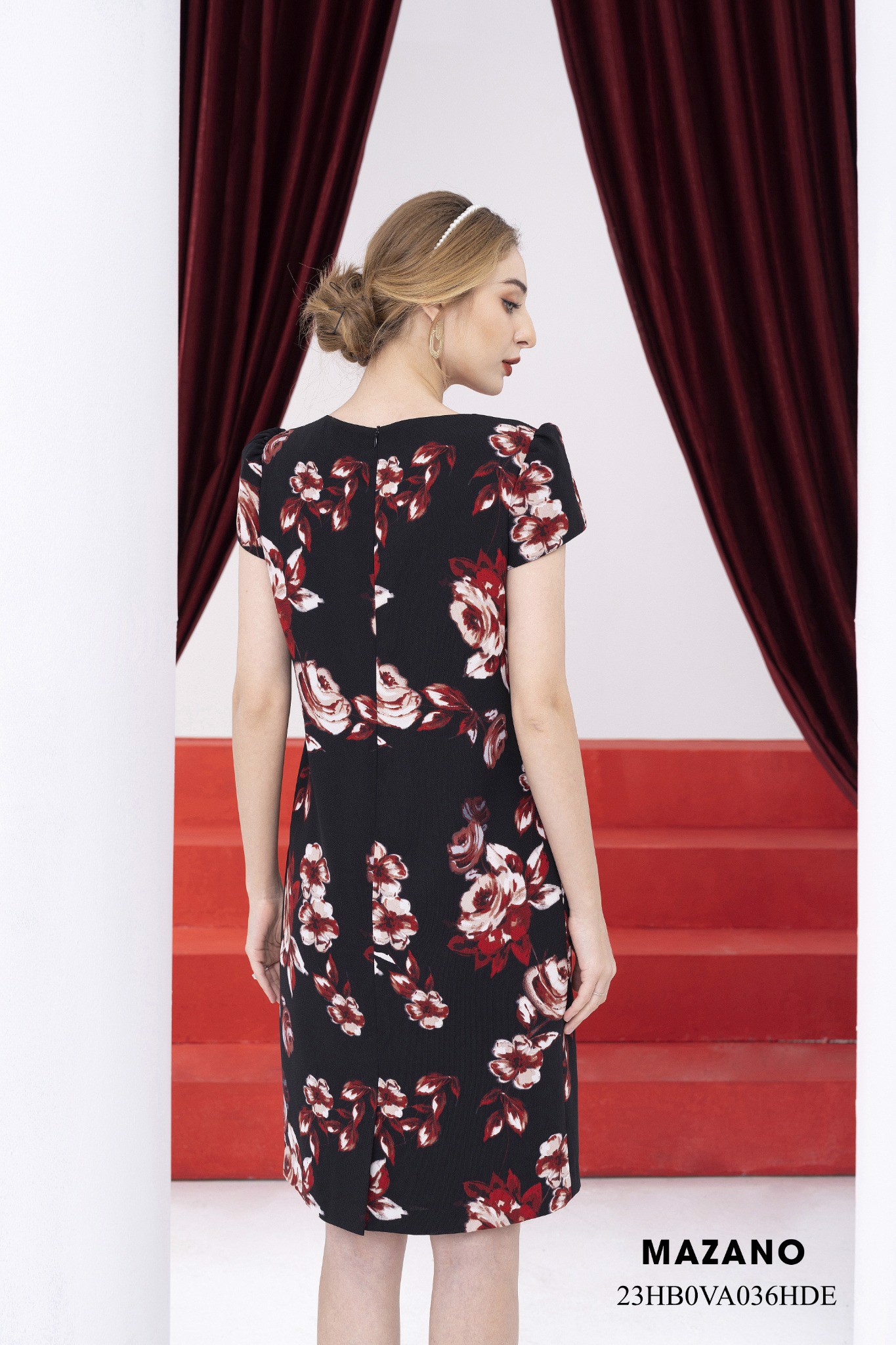 Đầm đen suông cổ xếp ly công sở_thumbnail_3