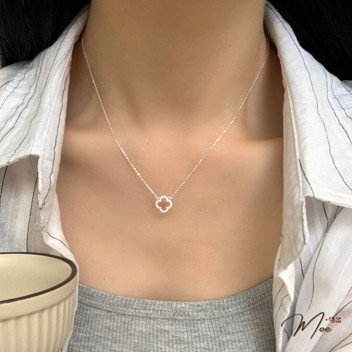 D288 - Dây chuyền cỏ 4 lá rỗng viền đá_thumbnail_3