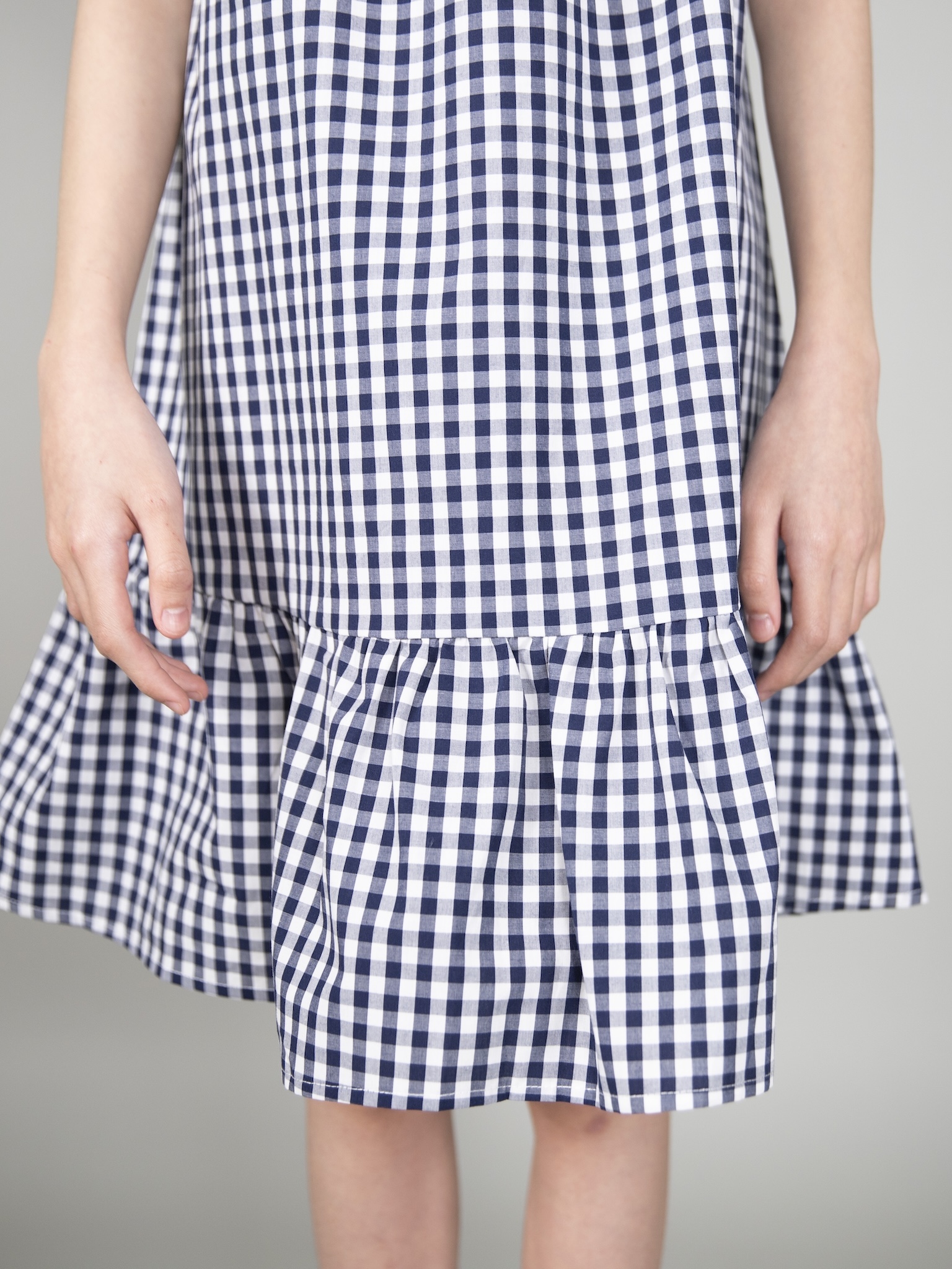 Váy kẻ caro xám trắng chun vai_thumbnail_5