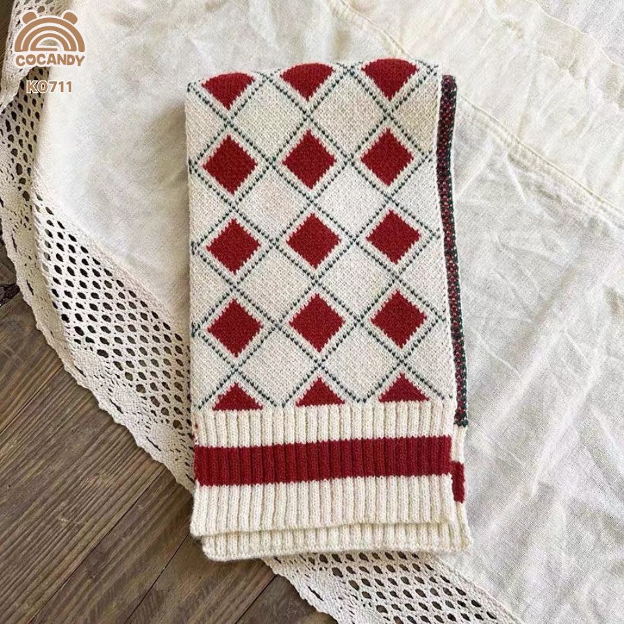 Khăn len nhập BE quả trám ĐỎ