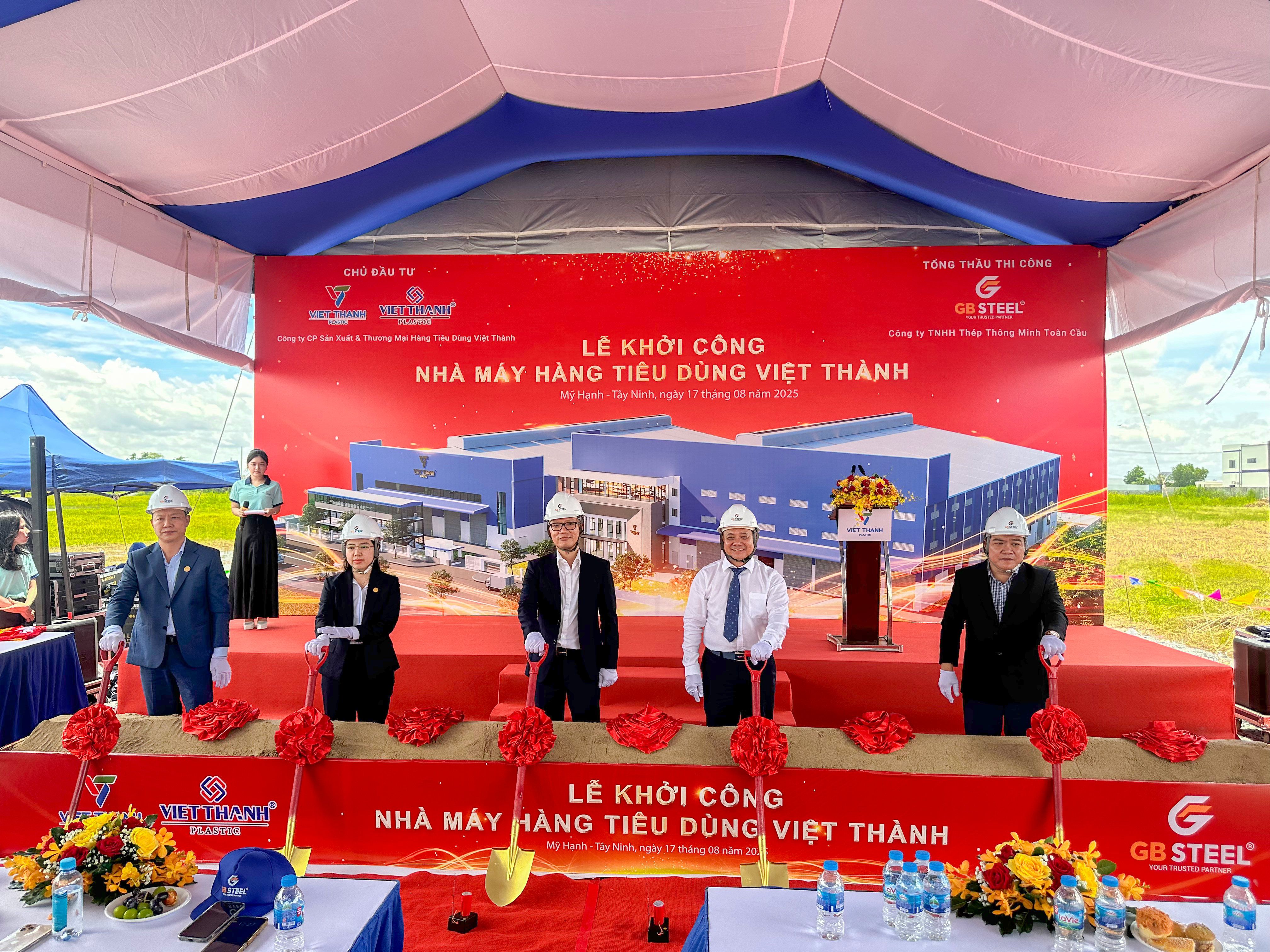 LỄ KHỞI CÔNG NHÀ MÁY HÀNG TIÊU DÙNG VIỆT THÀNH VÀ TẦM NHÌN 5 NĂM CỦA NHỰA VIỆT THÀNH