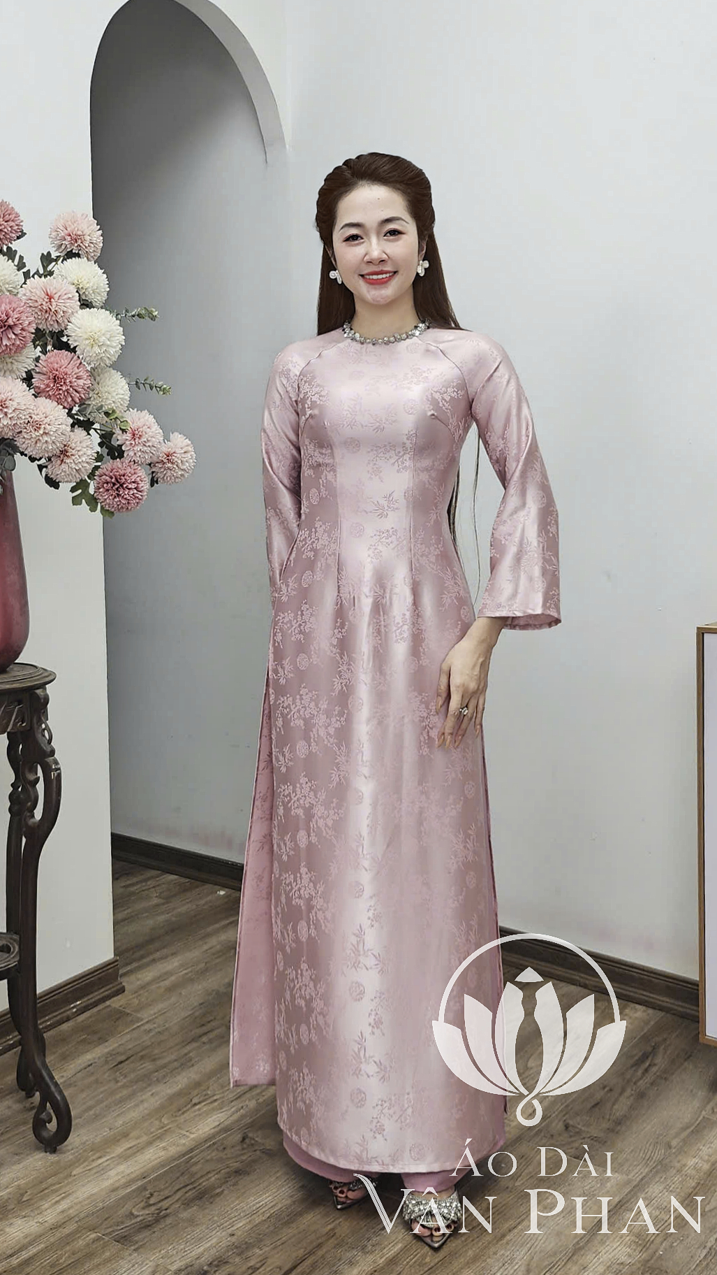 A3168 áo dài cổ khít tay loe dài gấm hồng như ngọc