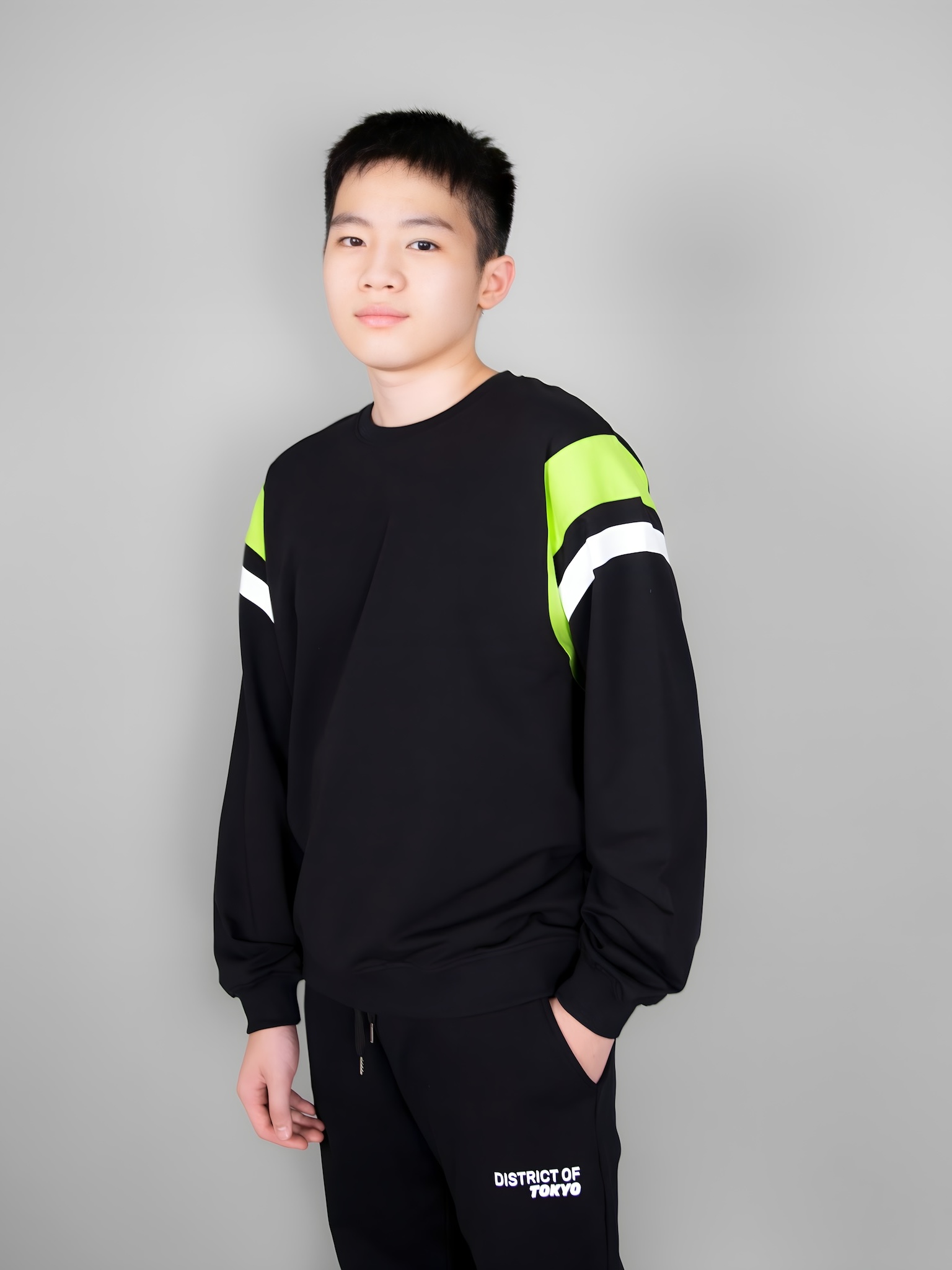 Áo nỉ cổ tròn đen phối neon_thumbnail_1