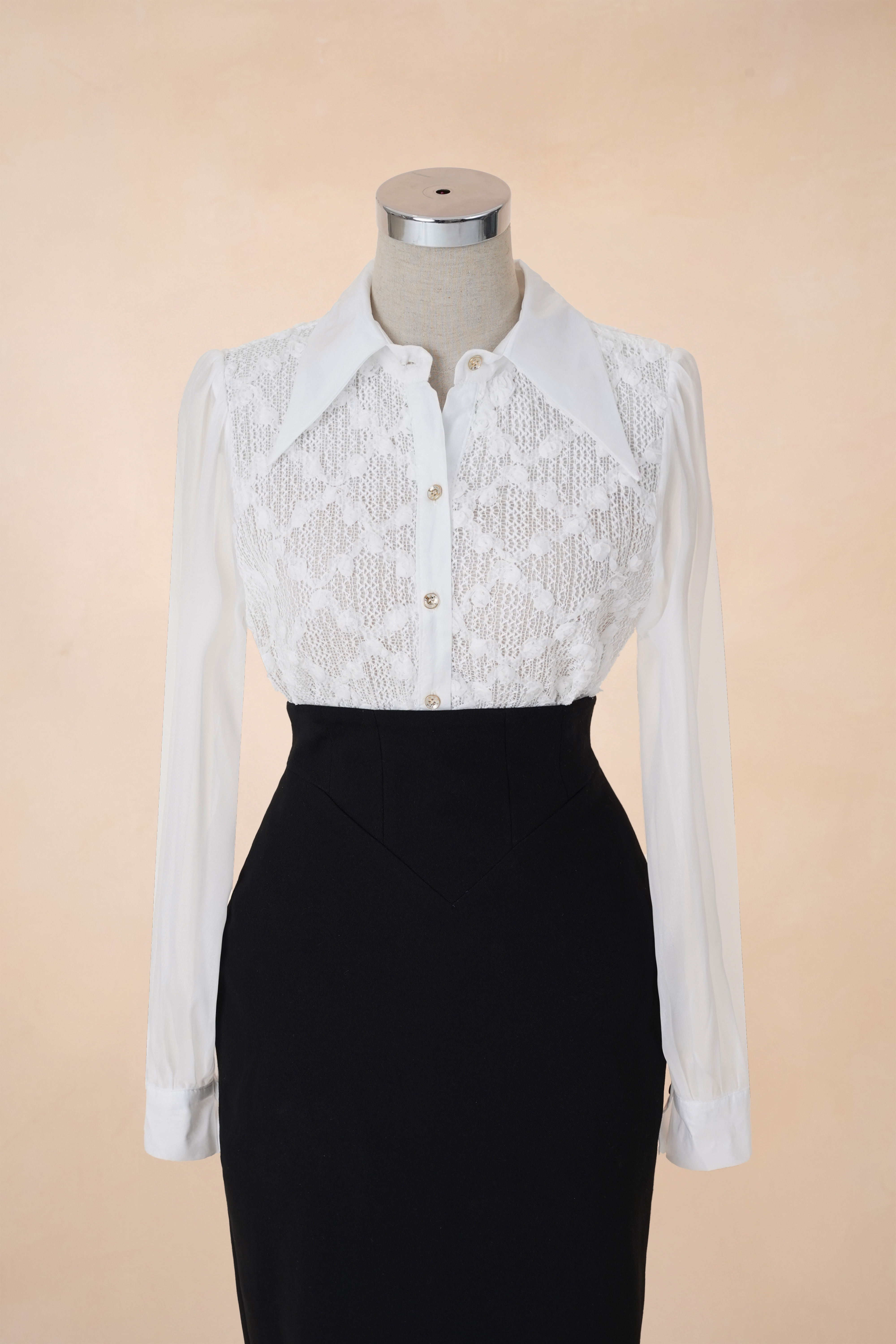 Sơ Mi Cổ Nhọn Tay Tơ Hoa Nổi