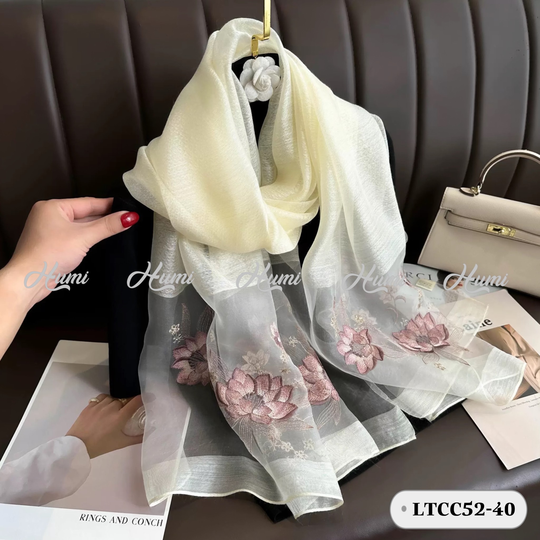 KHĂN TƠ THÊU HOA SEN (LTCC52-40 Kem)