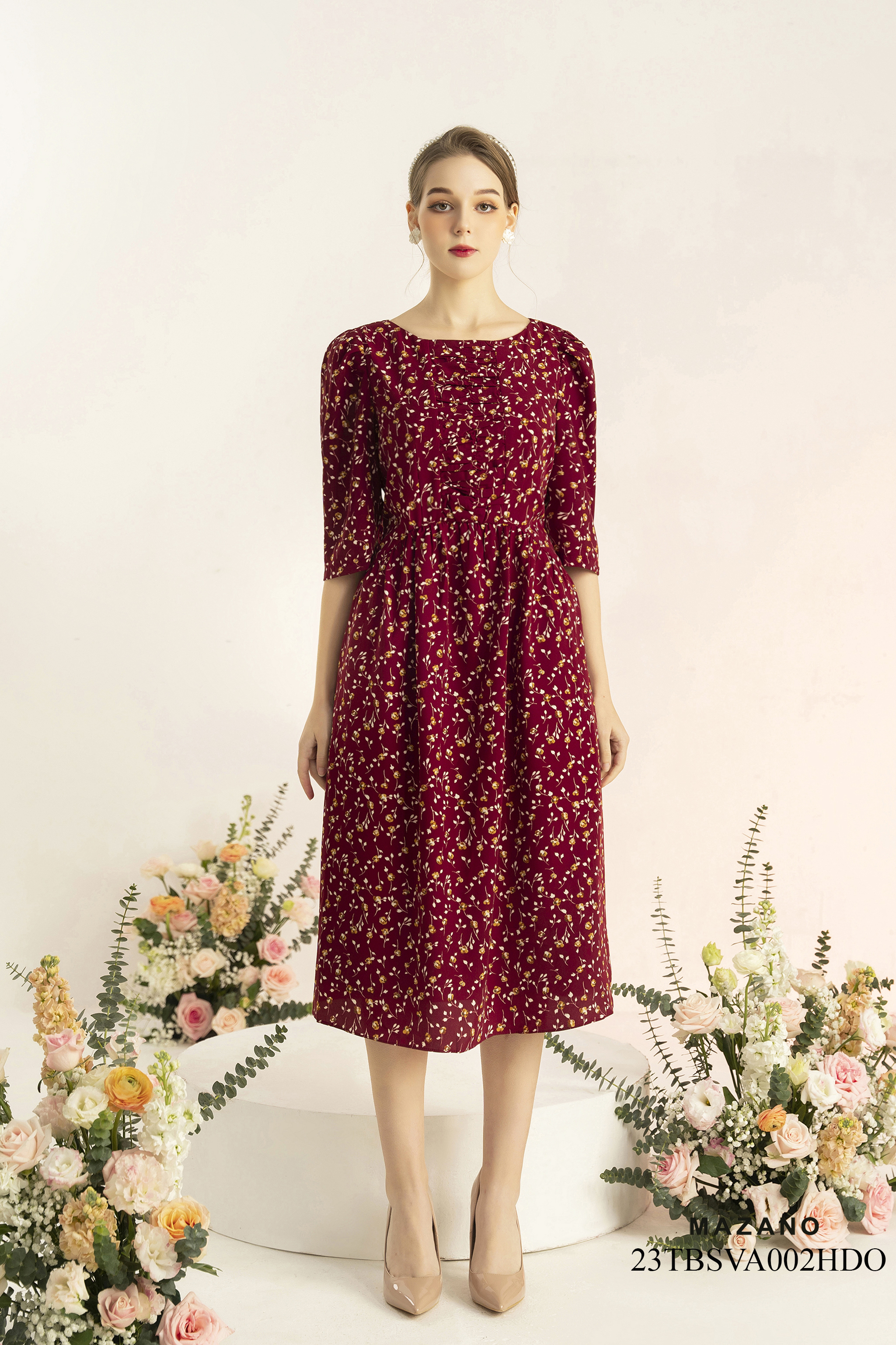 Đầm đỏ đô dáng dài xòe in họa tiết hoa nhí