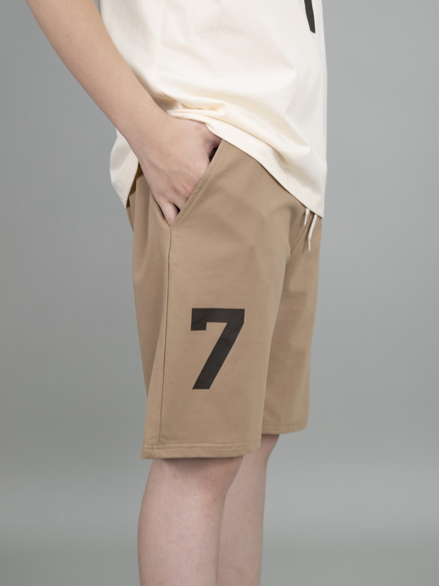 Quần short nâu nhạt in số 7_thumbnail_2